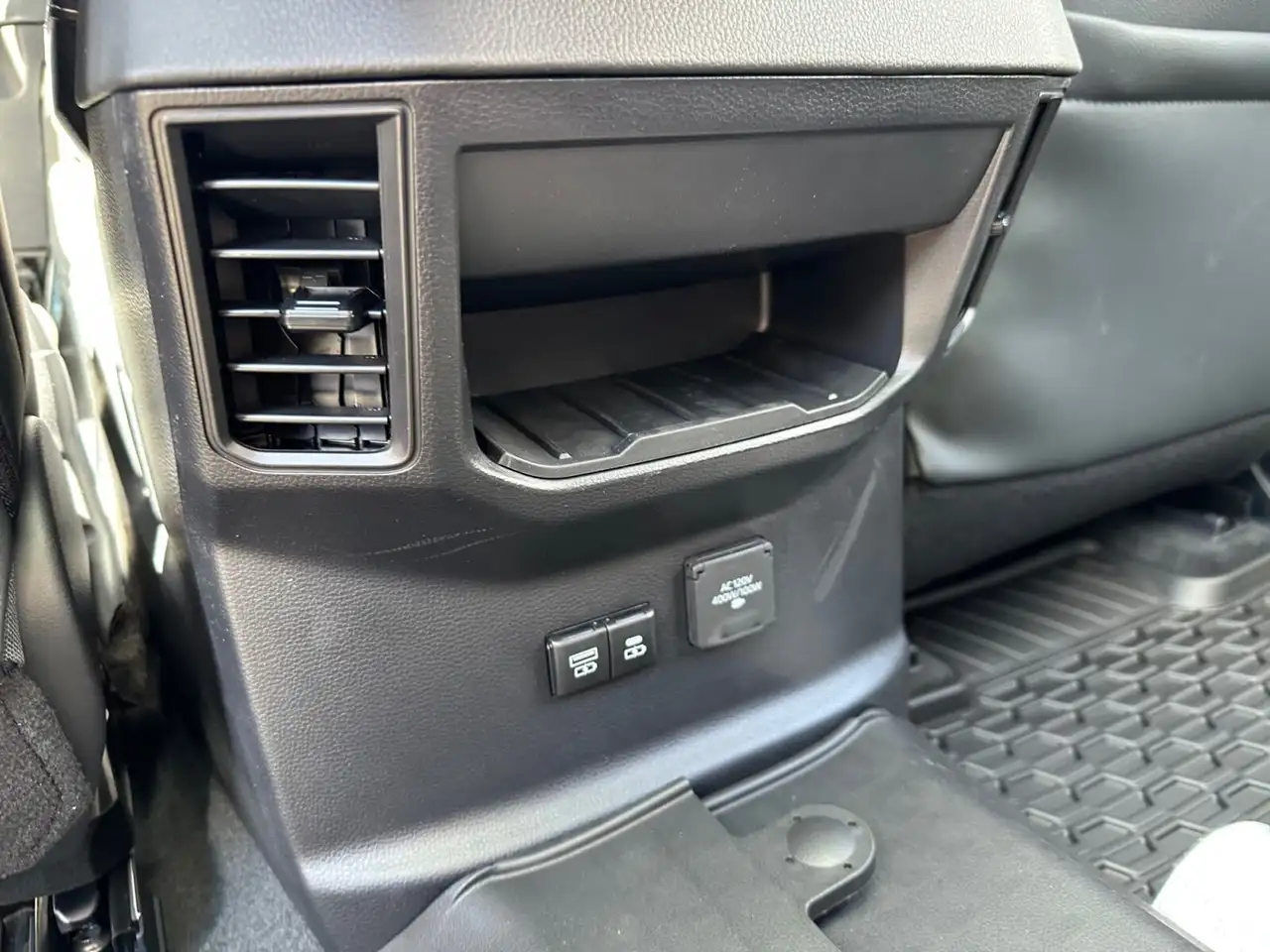 Toyota Tundra снимка Toyota Tundra