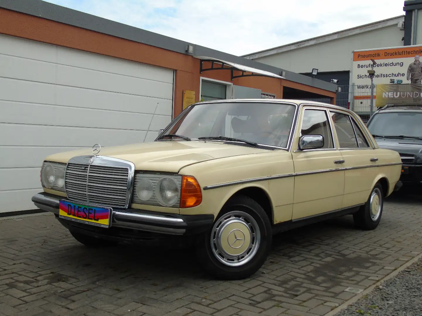 Mercedes-Benz 240 KEIN TÜV*BITTE DEN TEXT ZU ERST LESEN = ANRUFEN Sárga - 1
