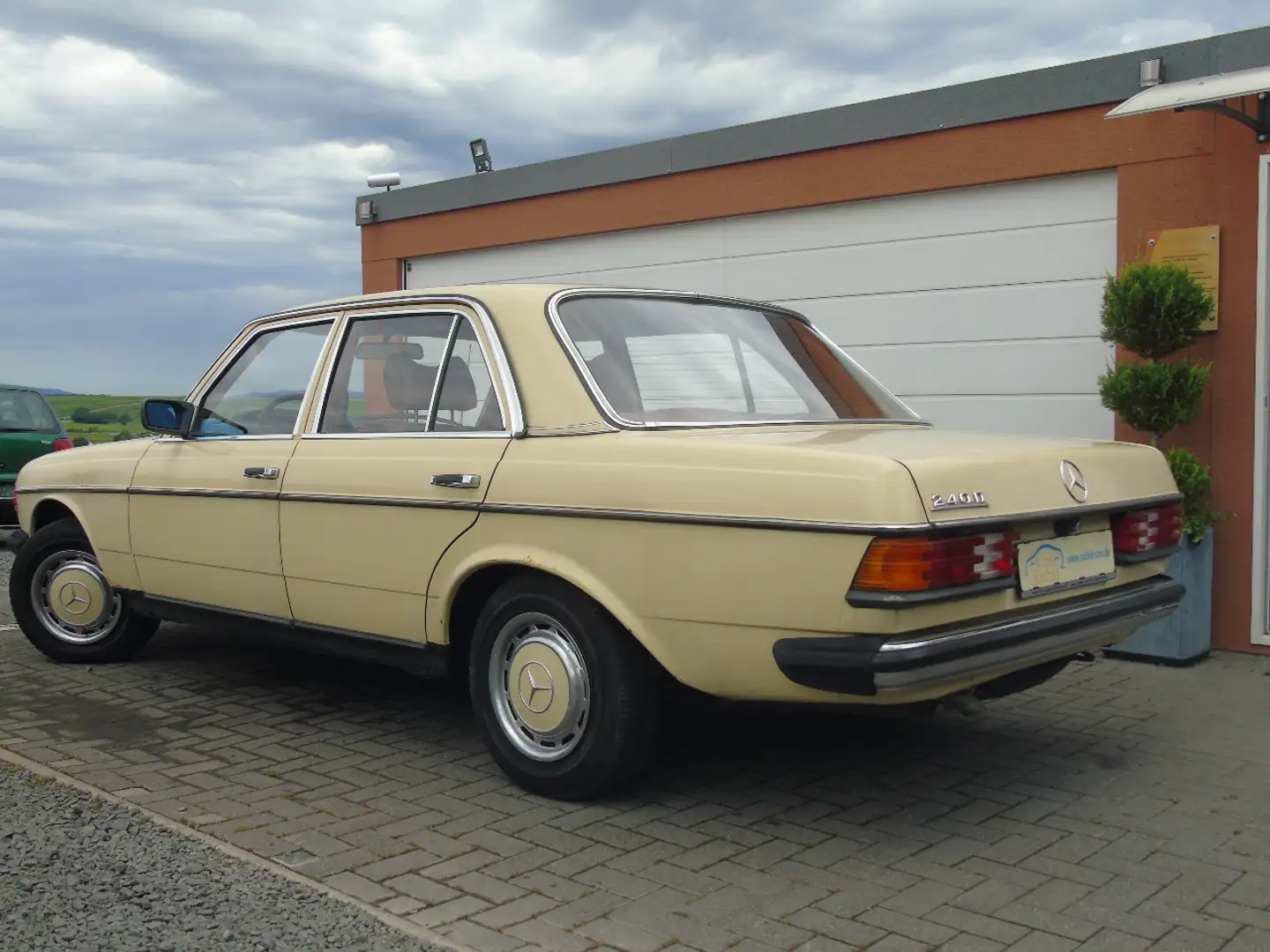 Mercedes-Benz 240 KEIN TÜV*BITTE DEN TEXT ZU ERST LESEN = ANRUFEN Sárga - 2