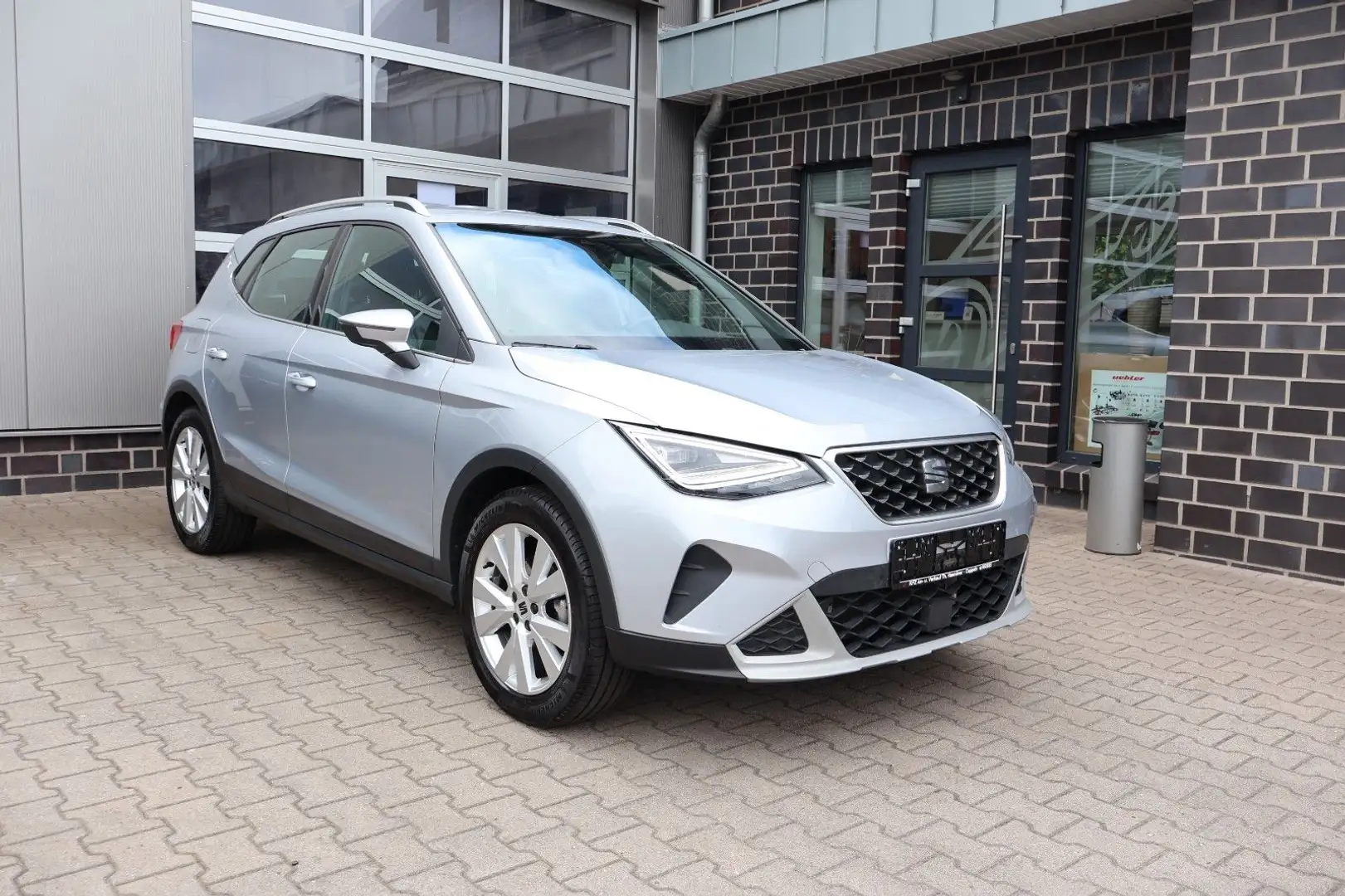 SEAT Arona Xperience Navigation/AHK/Sitzheizung Silber - 1