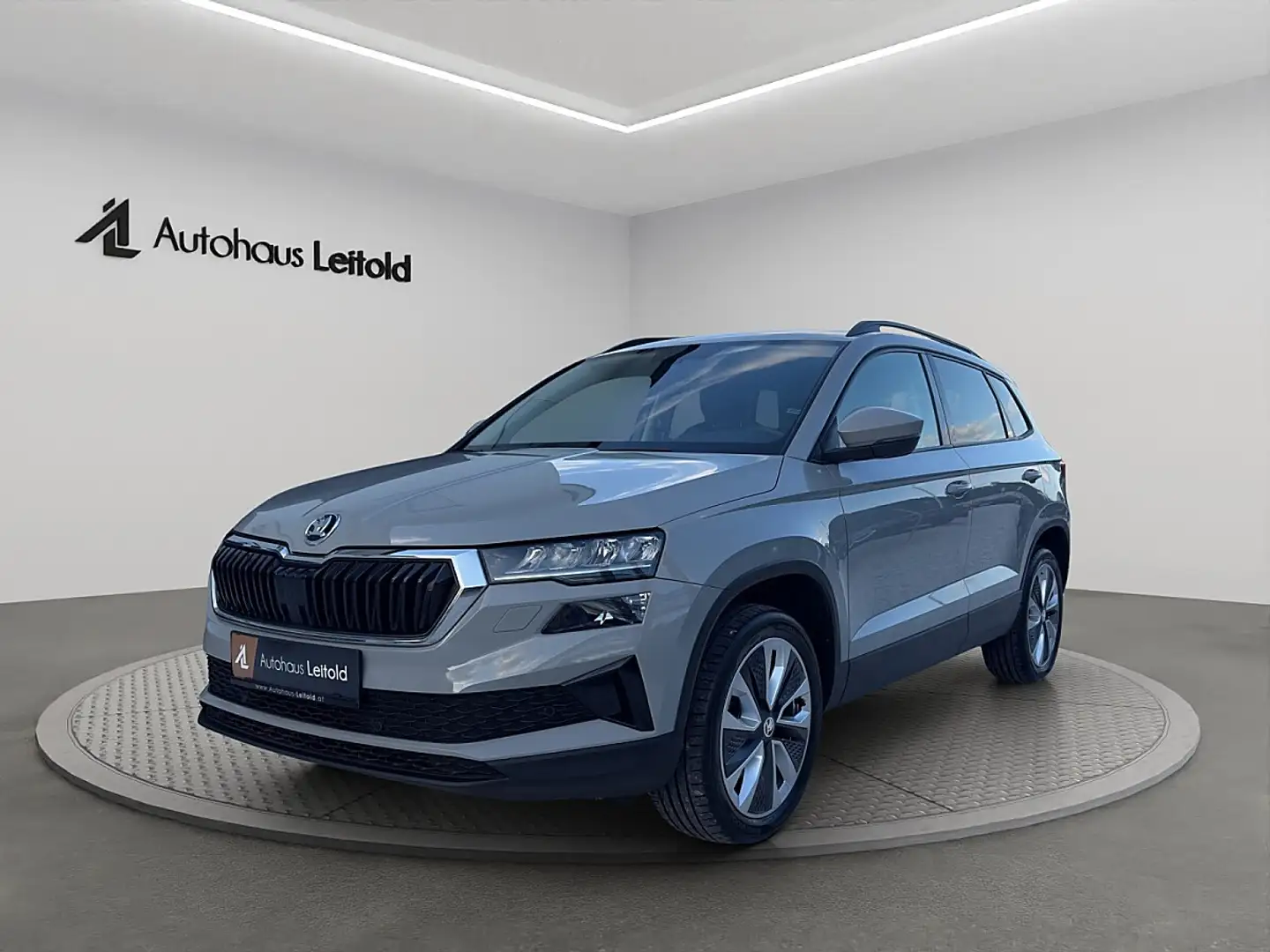 Skoda Karoq 2,0 TDI DSG Style LED CAM VIRTUAL KEYLESS PDC N... Grau - 1