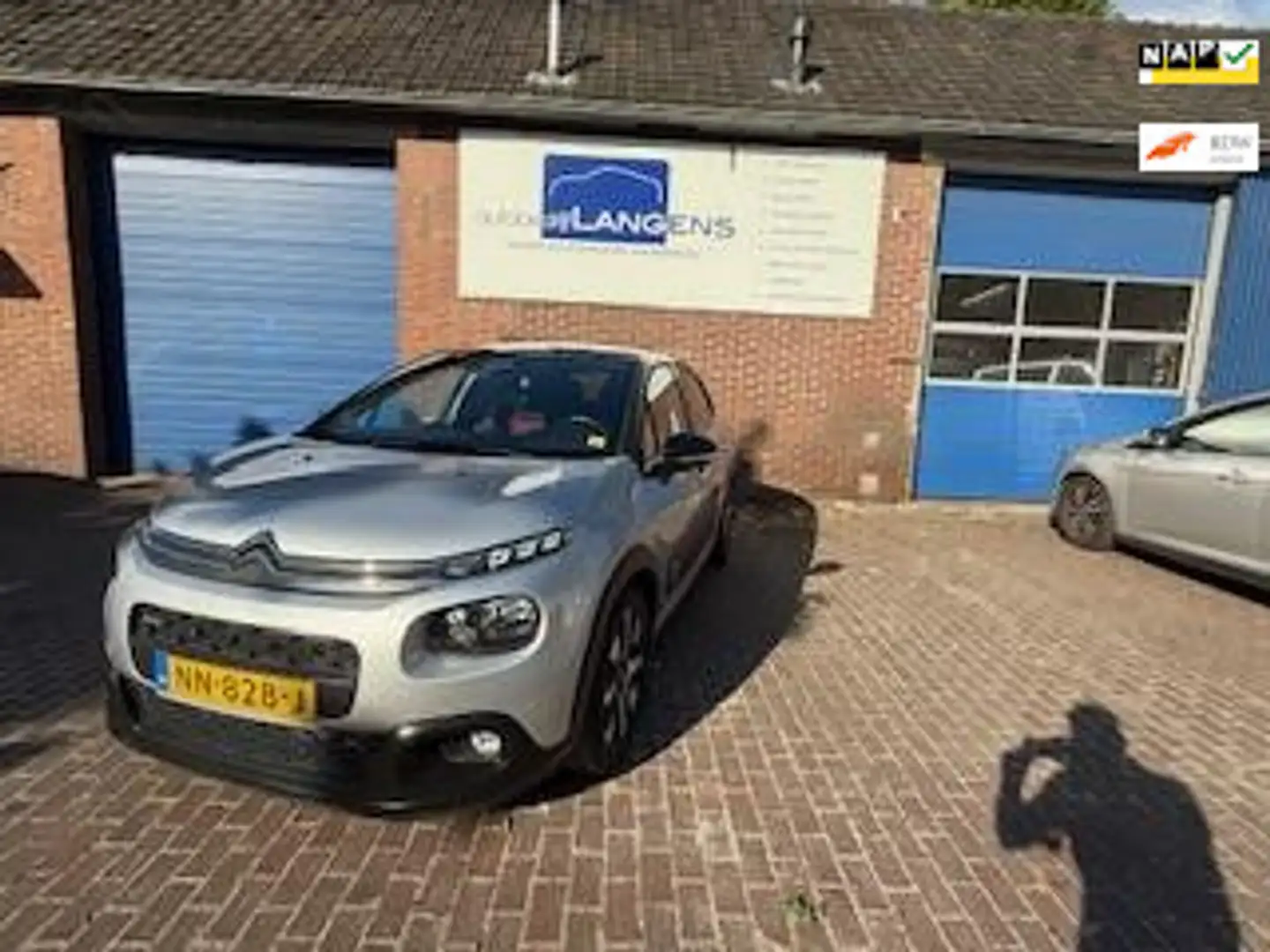 Citroen C3 1.2 PureTech S&S Shine, Camera, Navi, PDC, 1e Eige Gris - 1