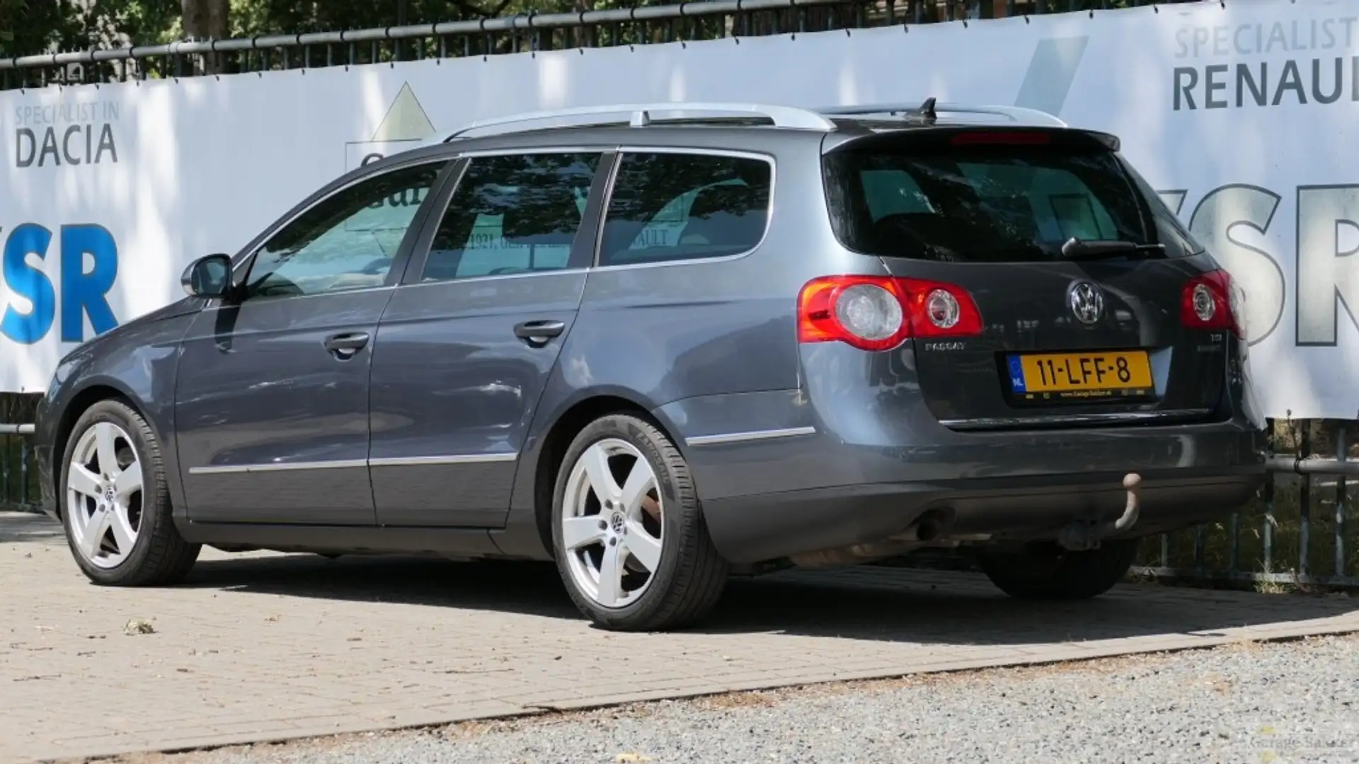 Volkswagen Passat Variant 1.4 TSi DSG Automaat Comfortline Grau - 2