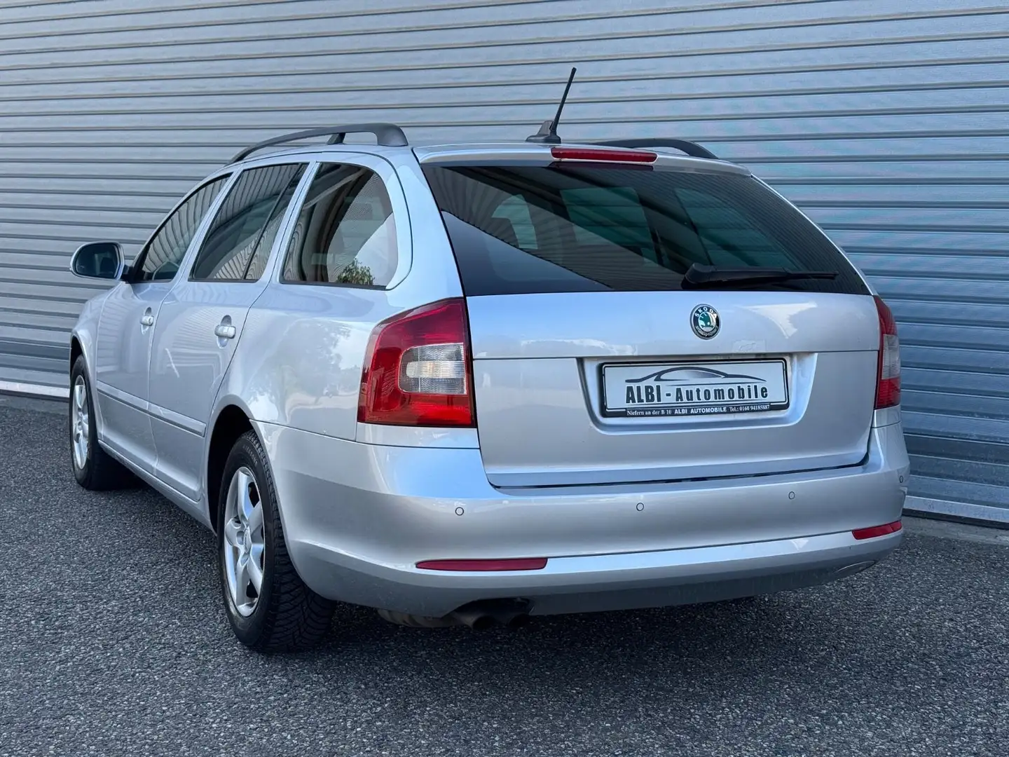 Skoda Octavia Combi Elegance 4X4 AHK** Silber - 2