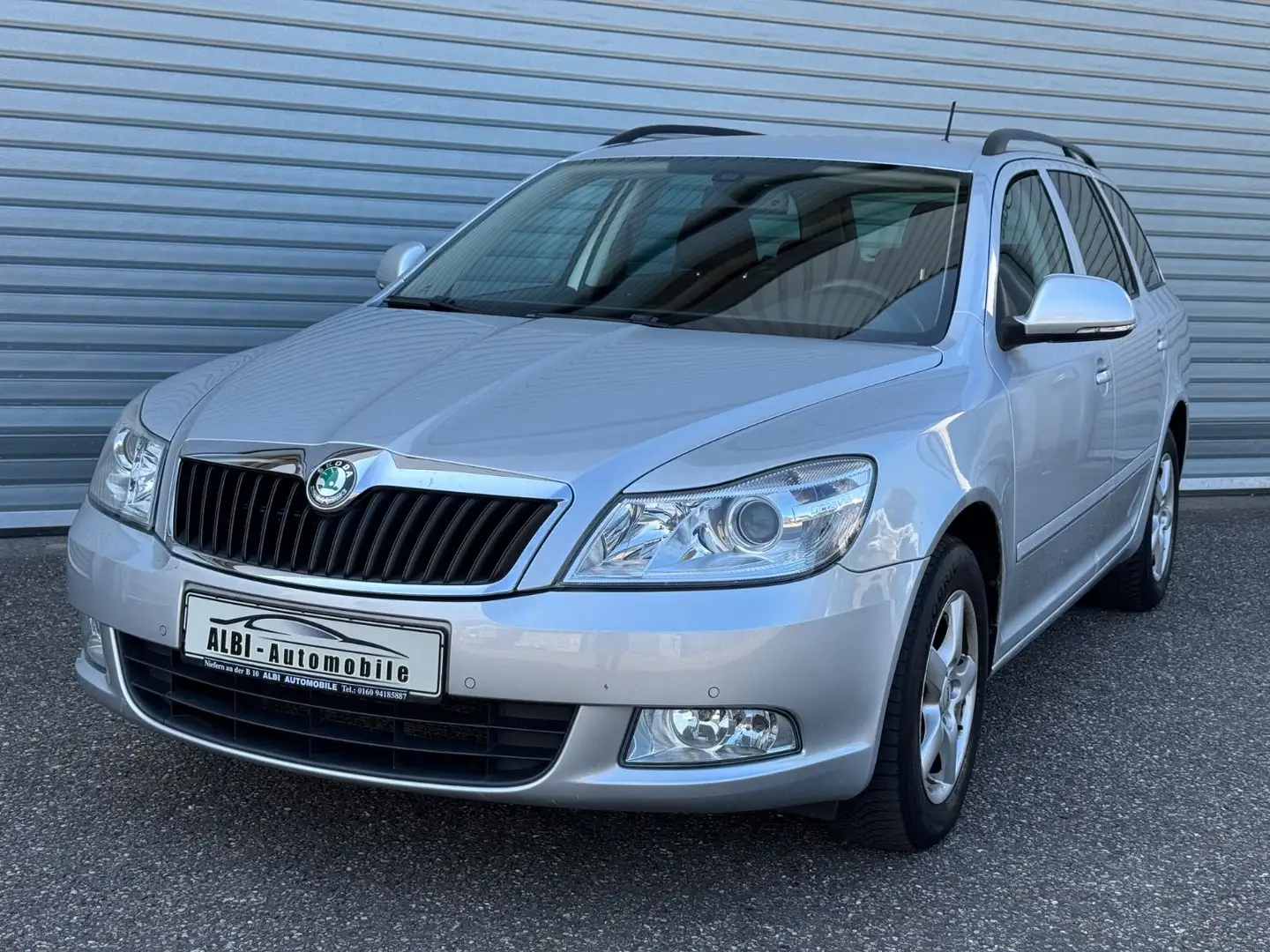 Skoda Octavia Combi Elegance 4X4 AHK** Silber - 1