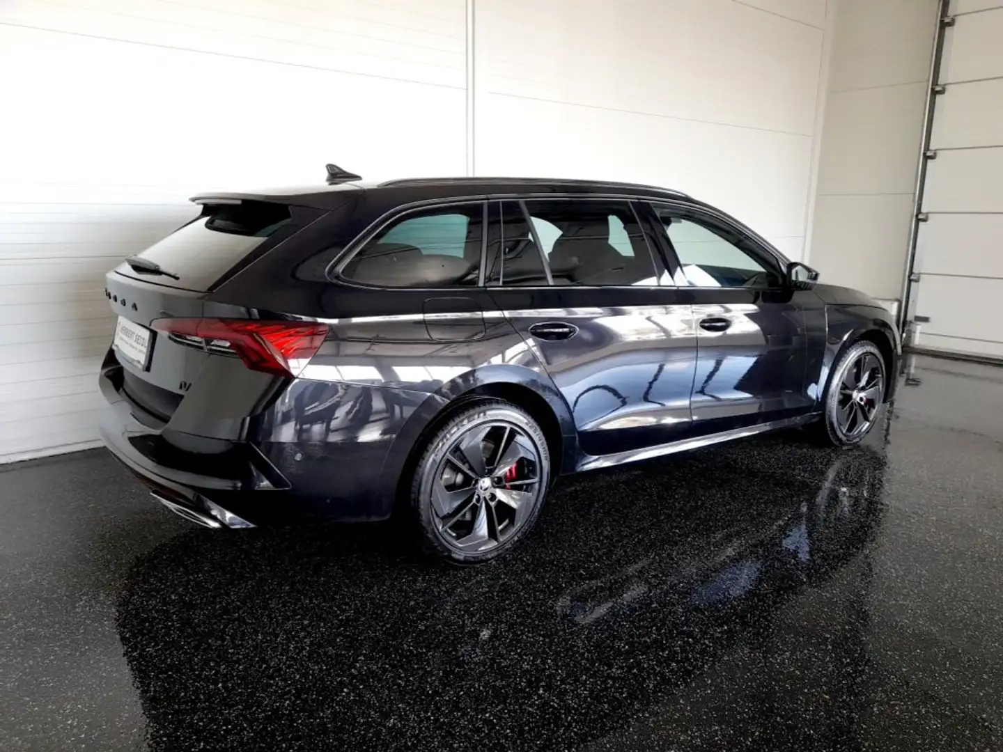 Skoda Octavia Combi RS PHEV 150/245 DSG *MATRIX-LED / 18 ZOLL / HEAD-UP / VIRTUELL / NAVI / ACC / KEYLESS / SOUNDAKTOR* Schwarz - 2