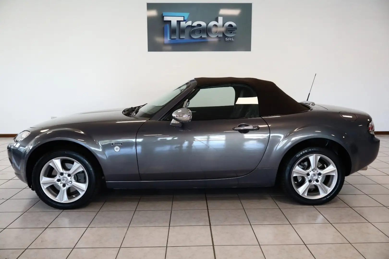 Mazda MX-5 Cabrio Gris - 2