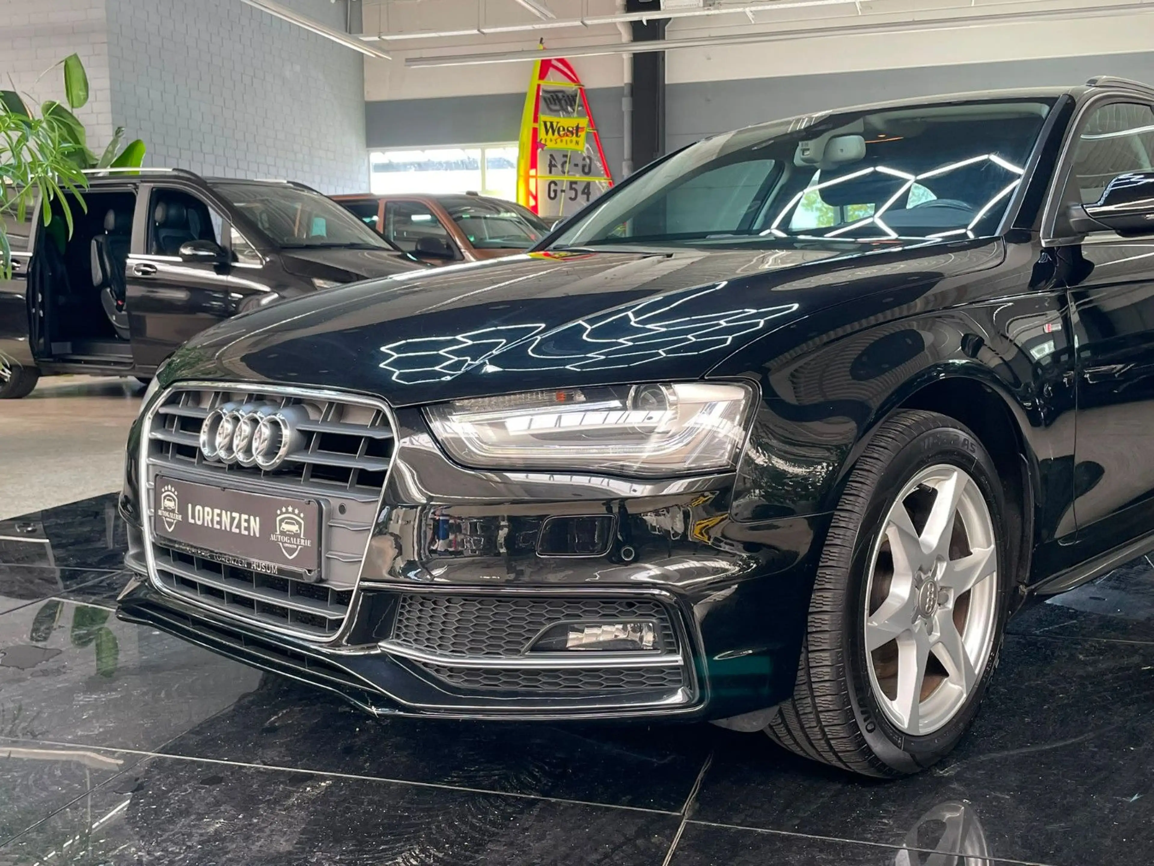 Audi A4 Avant Attraction S-LINE / AHK / XENON / NAVI — photo 2