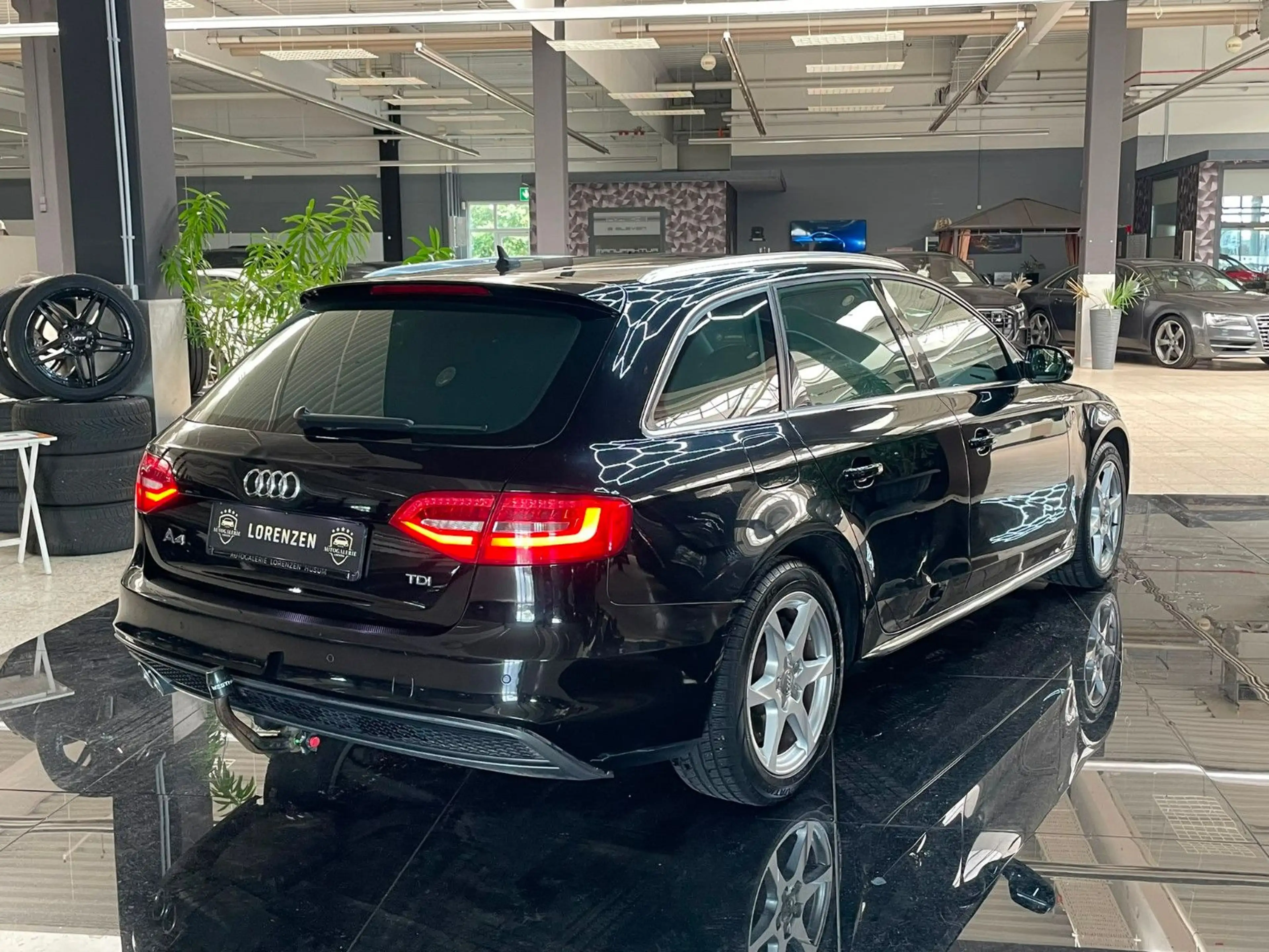 Audi A4 Avant Attraction S-LINE / AHK / XENON / NAVI — photo 6