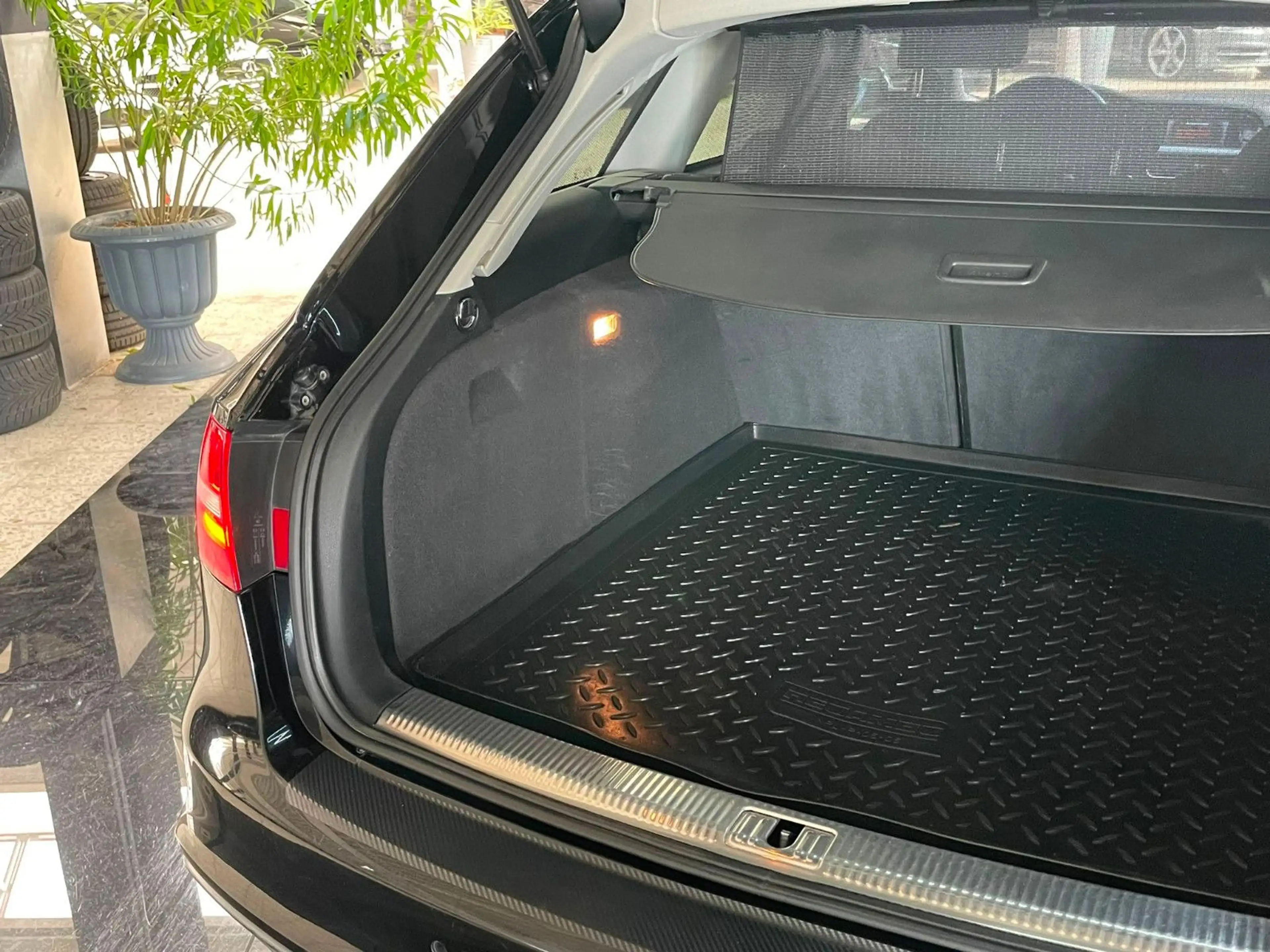 Audi A4 Avant Attraction S-LINE / AHK / XENON / NAVI — photo 9