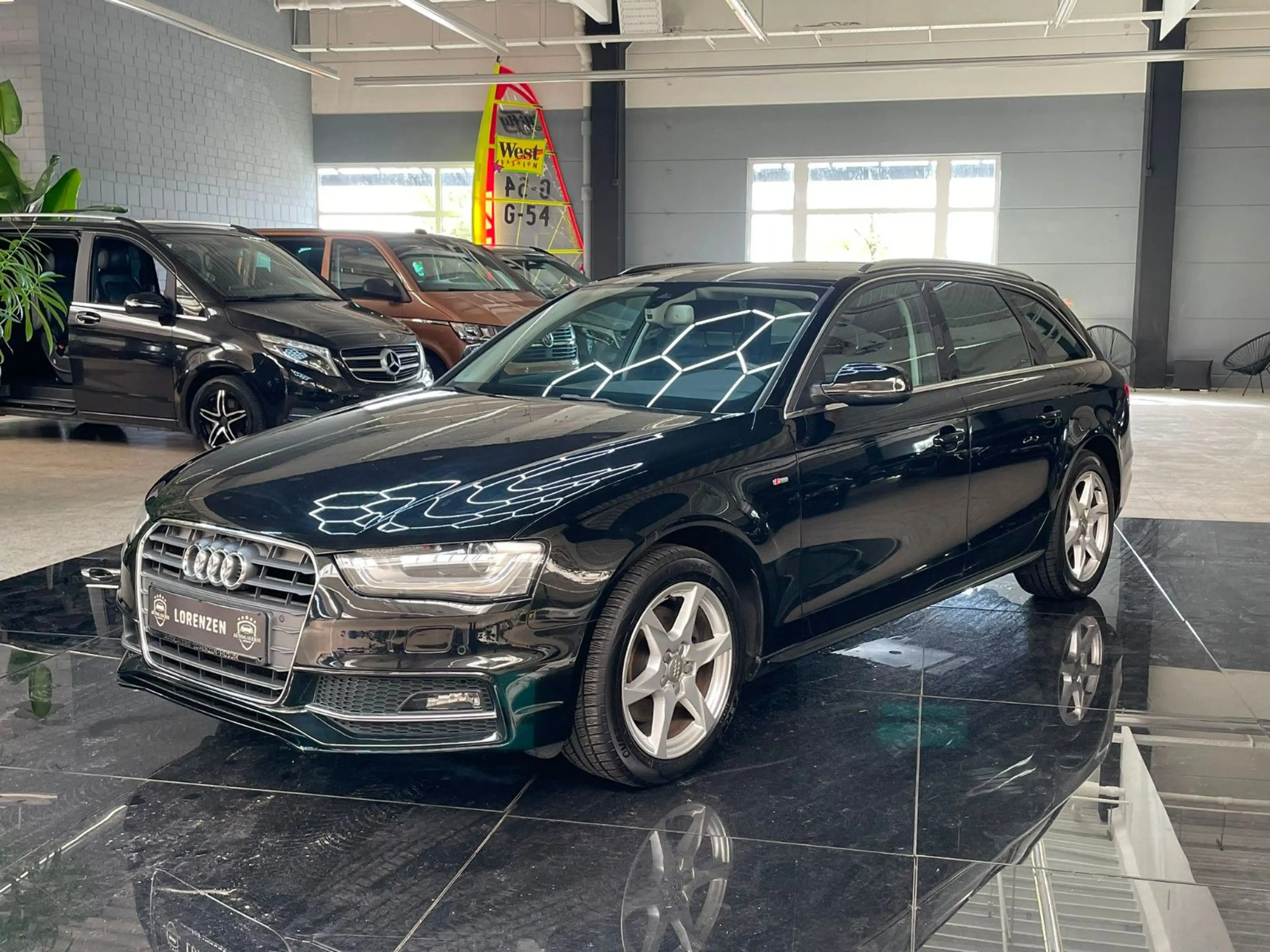 Audi A4 Avant Attraction S-LINE / AHK / XENON / NAVI