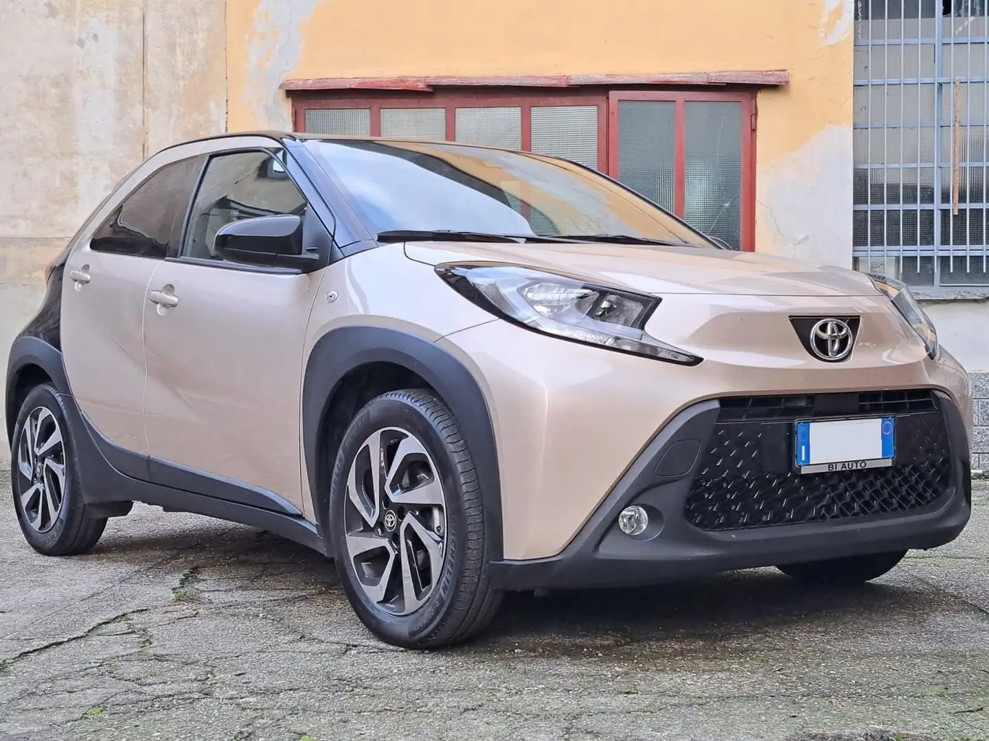 Toyota Aygo X 1.0 TREND 72CV S-CVT AUTOMATICA Bronze - 1