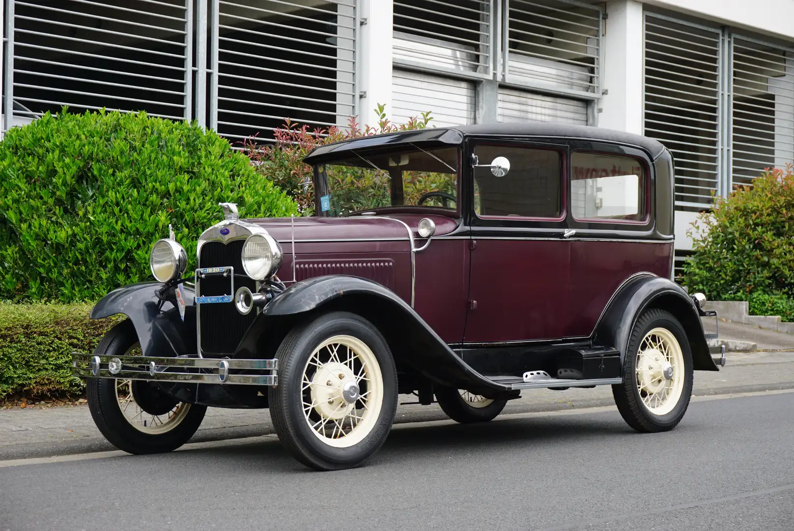 Oldtimer Ford Model A Tudor Rot - 1