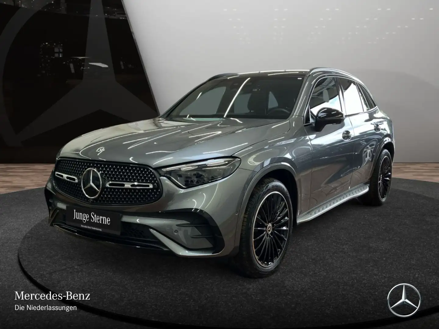 Mercedes-Benz GLC 300 4M AMG+NIGHT+PANO+360+AHK+BURMESTER+9G Grau - 2