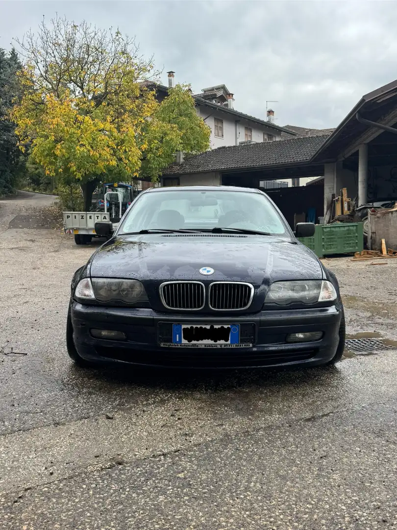 BMW 323 323i - 1