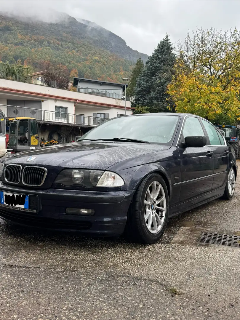 BMW 323 323i - 2