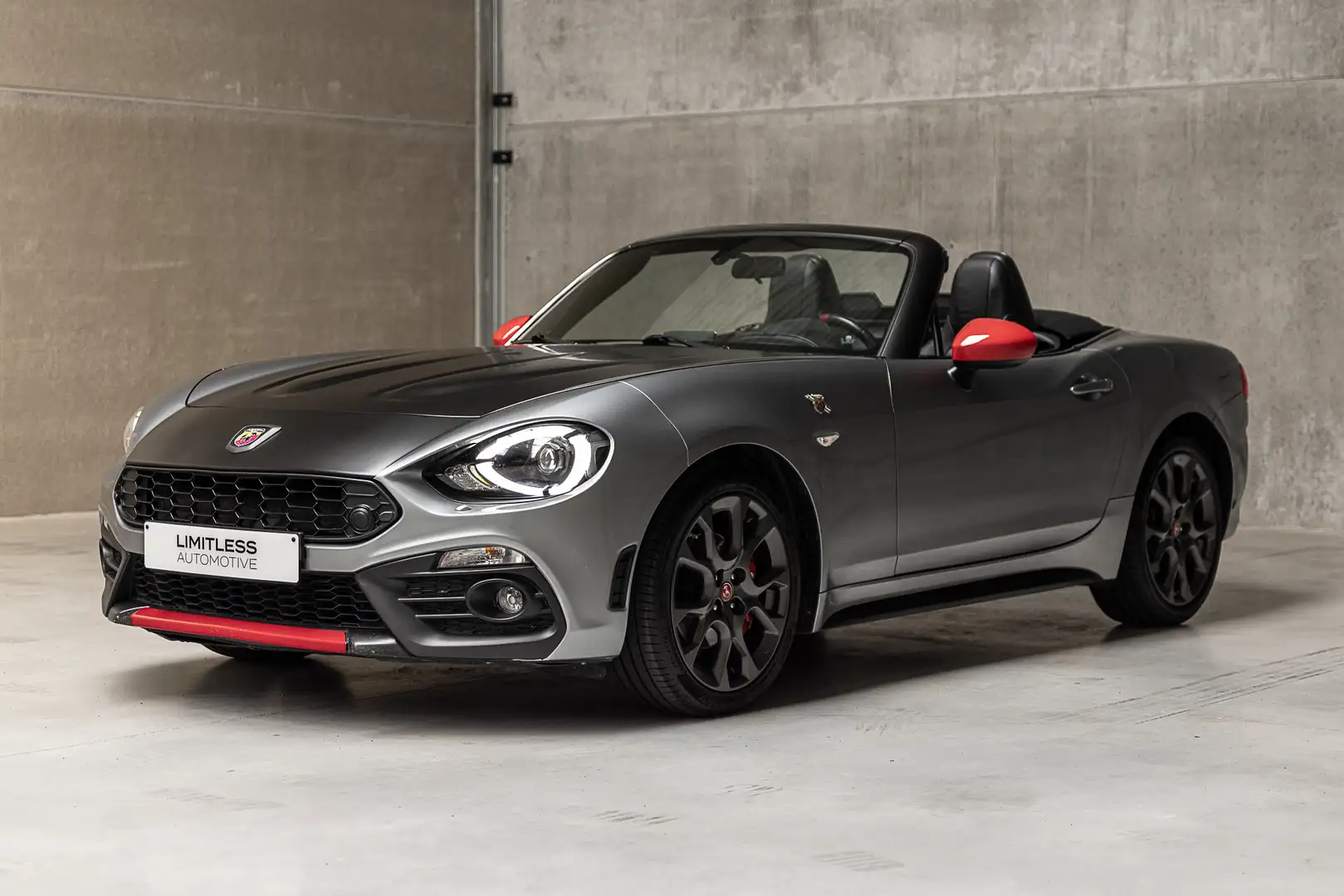 Abarth 124 Spider 1.4i MultiAir | N 847 Grau - 1