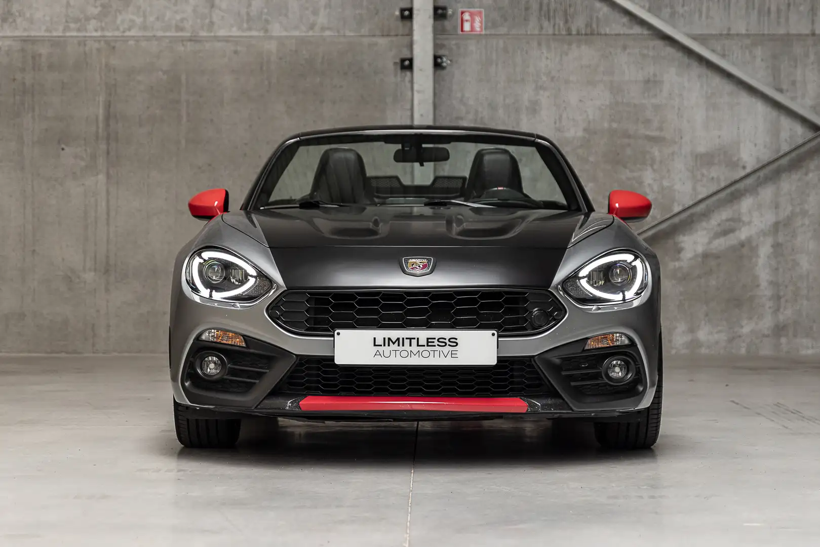 Abarth 124 Spider 1.4i MultiAir | N 847 Grau - 2