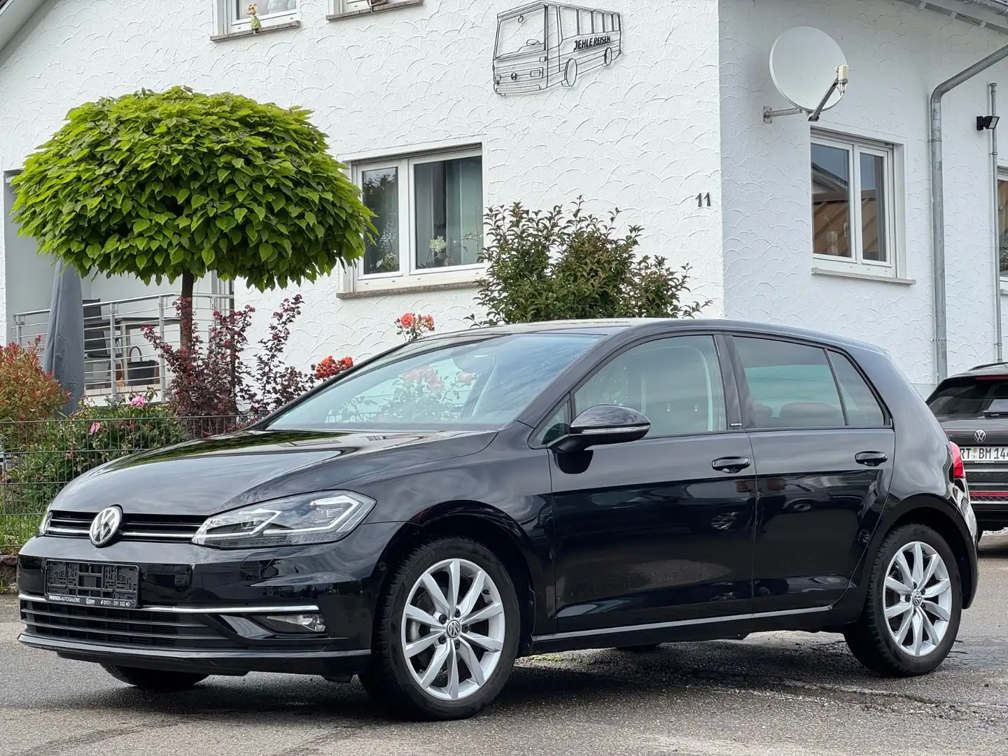 Volkswagen Golf VII Lim. IQ.DRIVE|Standheizung|LED|ACC|VOLL Schwarz - 1