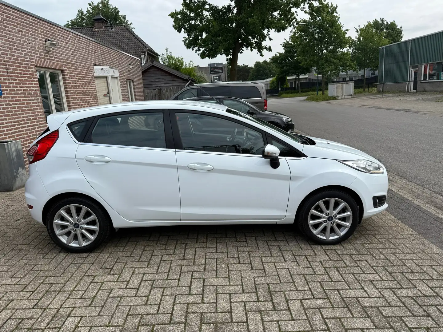 Ford Fiesta 1.0 Titanium airco navi stoelverwarming Wit - 2