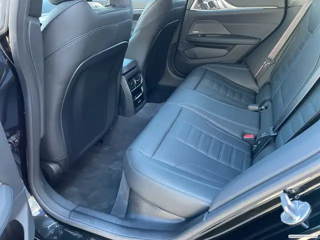 BMW 4 Series view 11