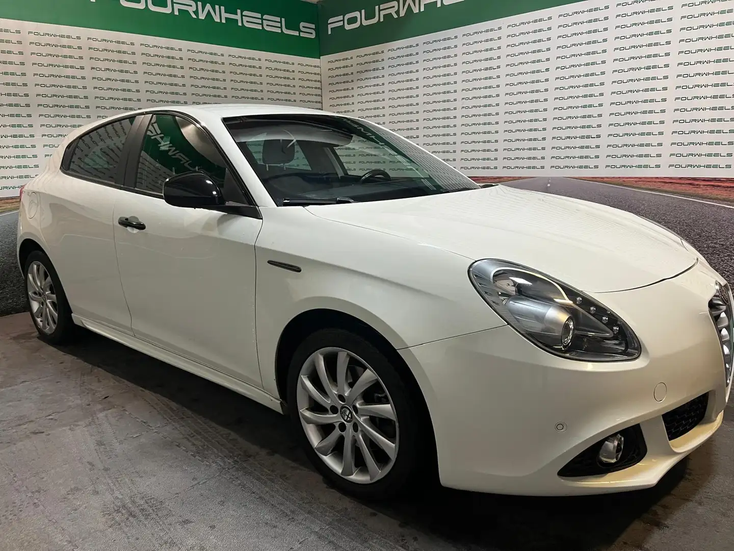 Alfa Romeo Giulietta Giulietta III2.0 jtdm Distinctive 175cv E5 Blanc - 2