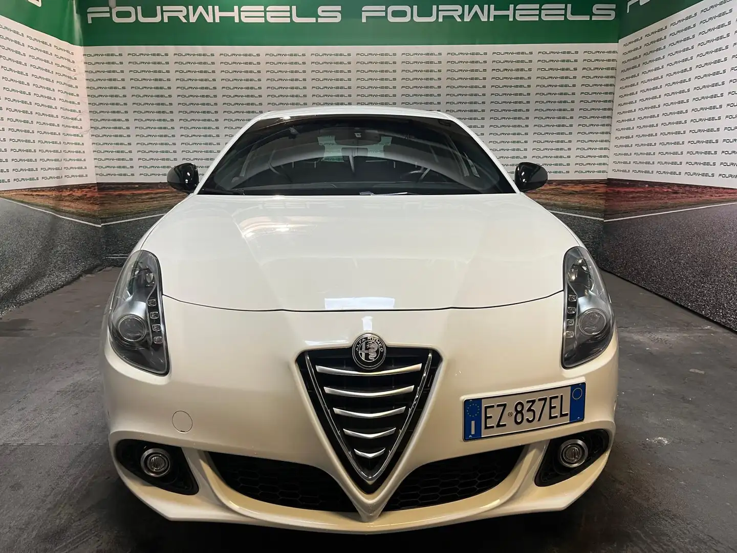 Alfa Romeo Giulietta Giulietta III2.0 jtdm Distinctive 175cv E5 Blanc - 1