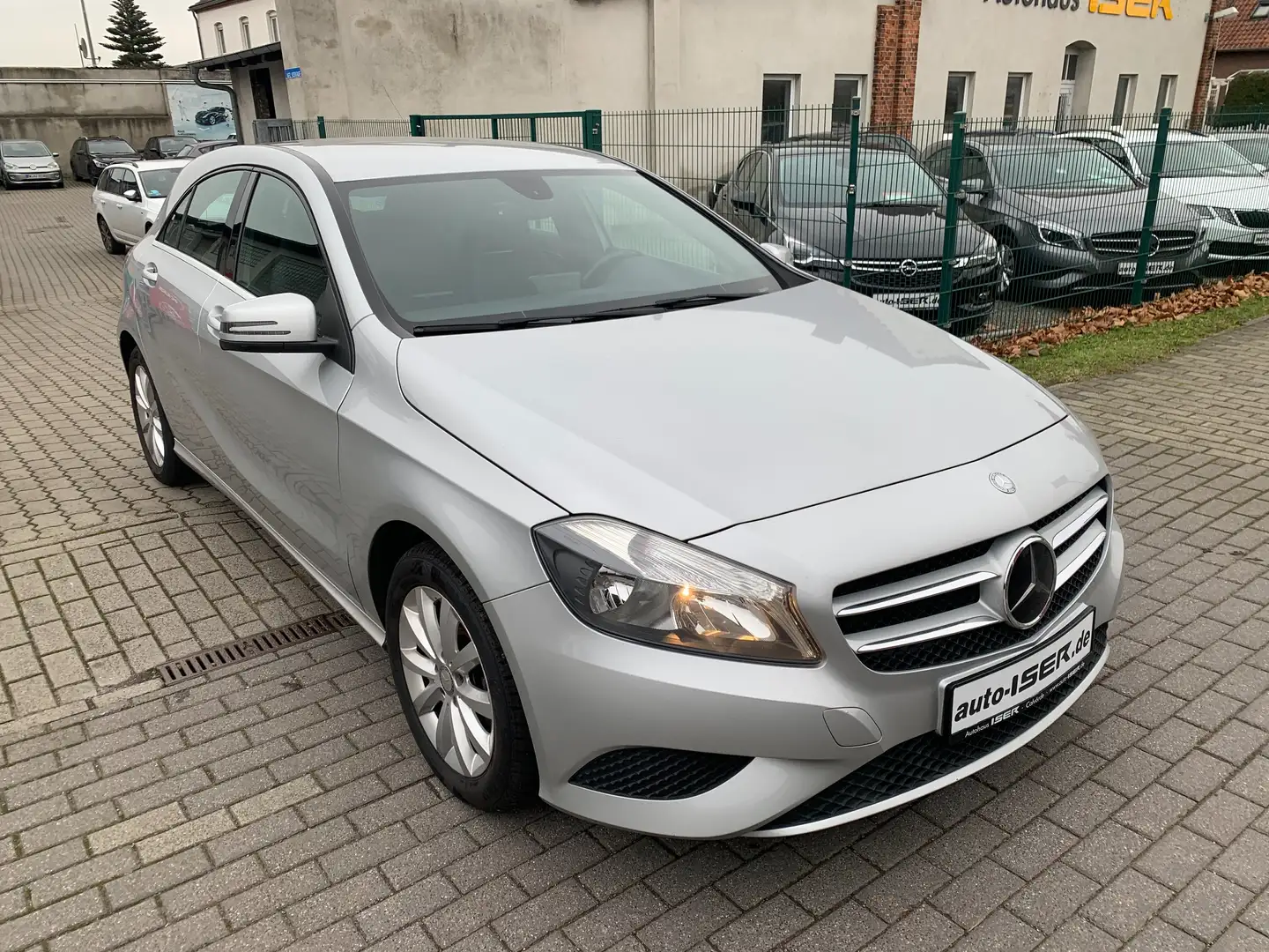 Mercedes-Benz A 180 A 180 BlueEfficiency Navi Gris - 2