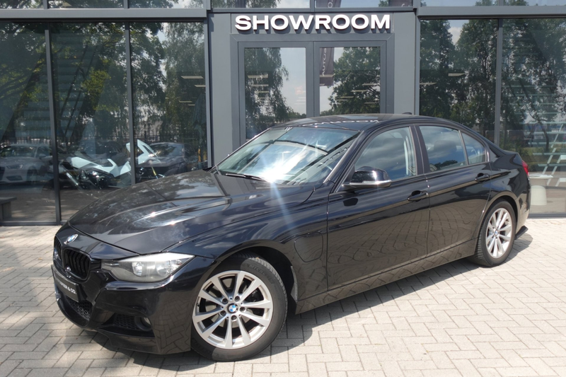 BMW 330 3-serie 330e Essential NAVI LED CAMERA
