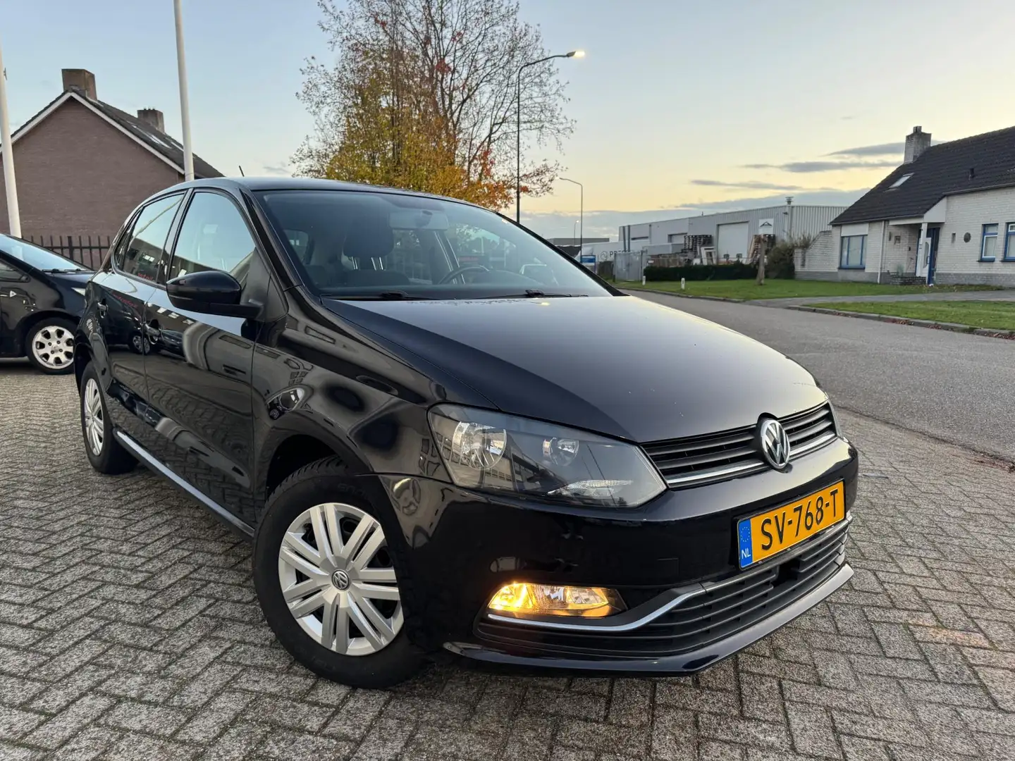 Volkswagen Polo 1.0 Comfortline Airco, Groot scherm Zwart - 2