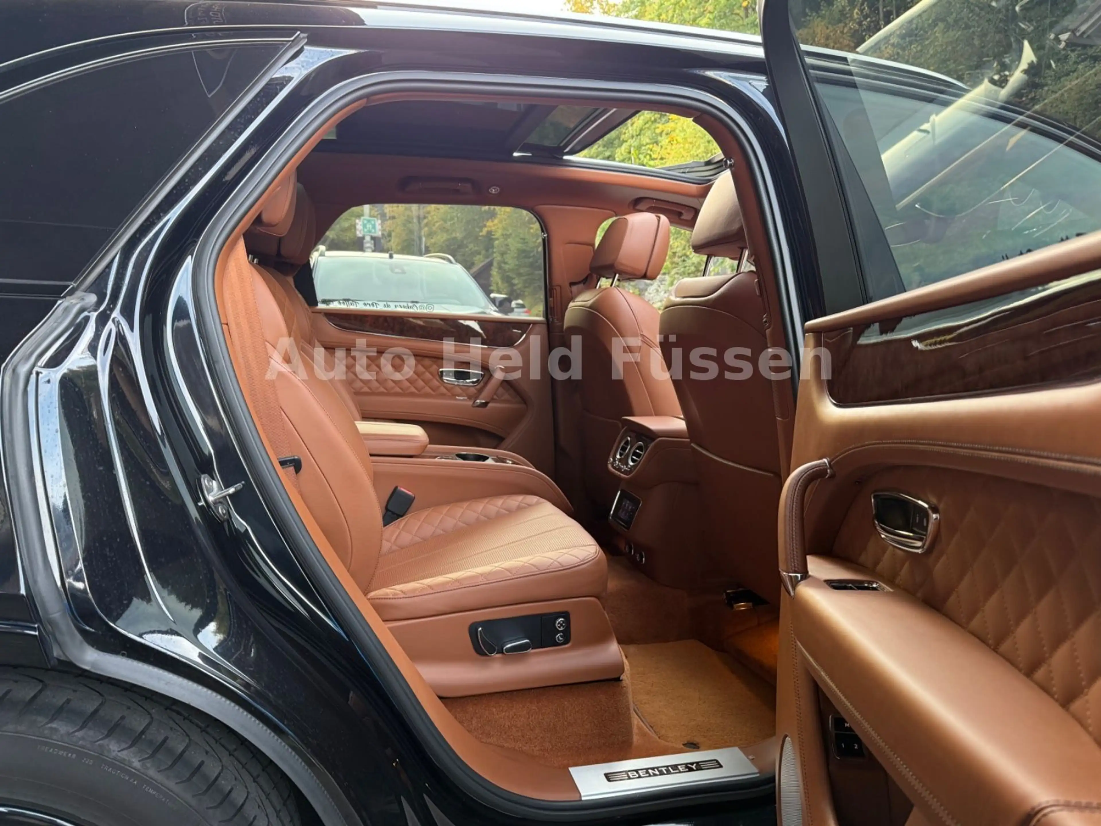 Bentley Bentayga W12 360°Carbon Akrapovic Pano NightvHUD — photo 15