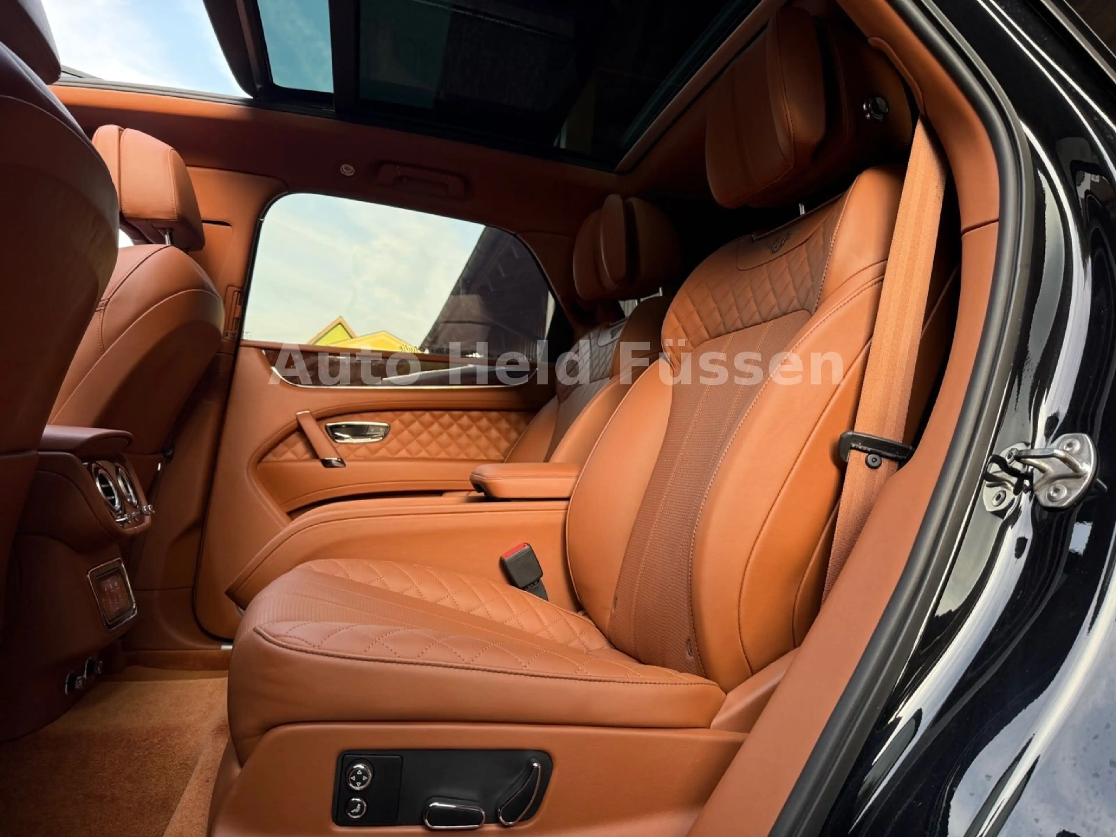 Bentley Bentayga W12 360°Carbon Akrapovic Pano NightvHUD — photo 14