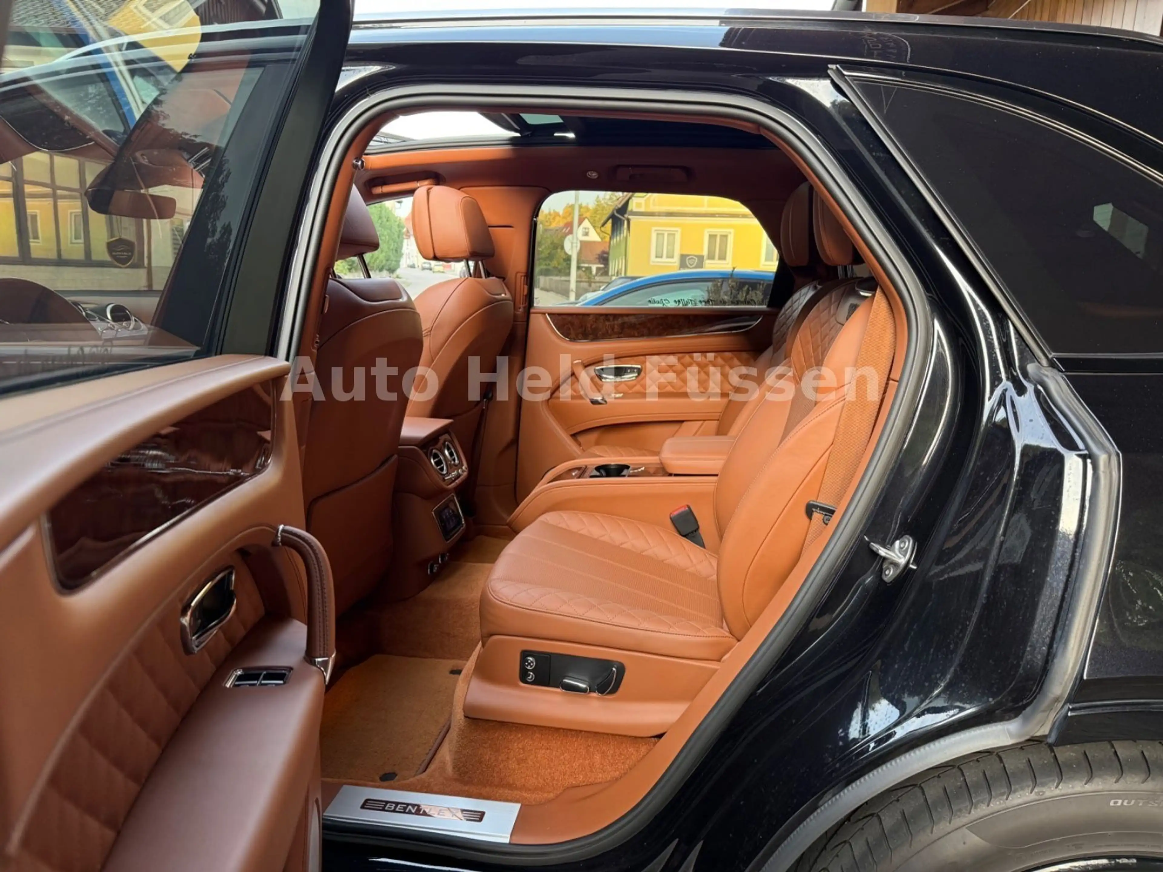 Bentley Bentayga W12 360°Carbon Akrapovic Pano NightvHUD — photo 13