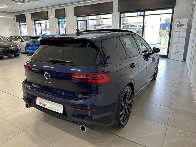 Volkswagen Golf view 4