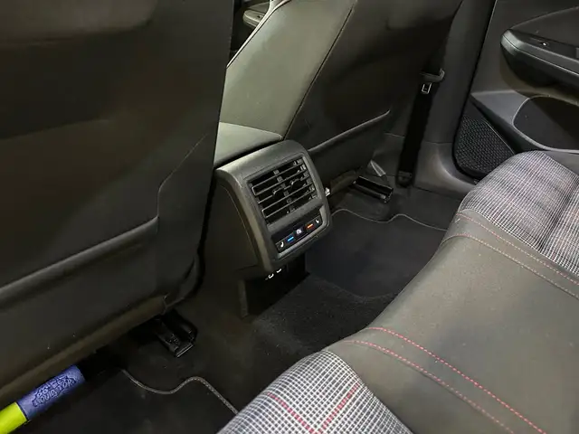 Volkswagen Golf view 8