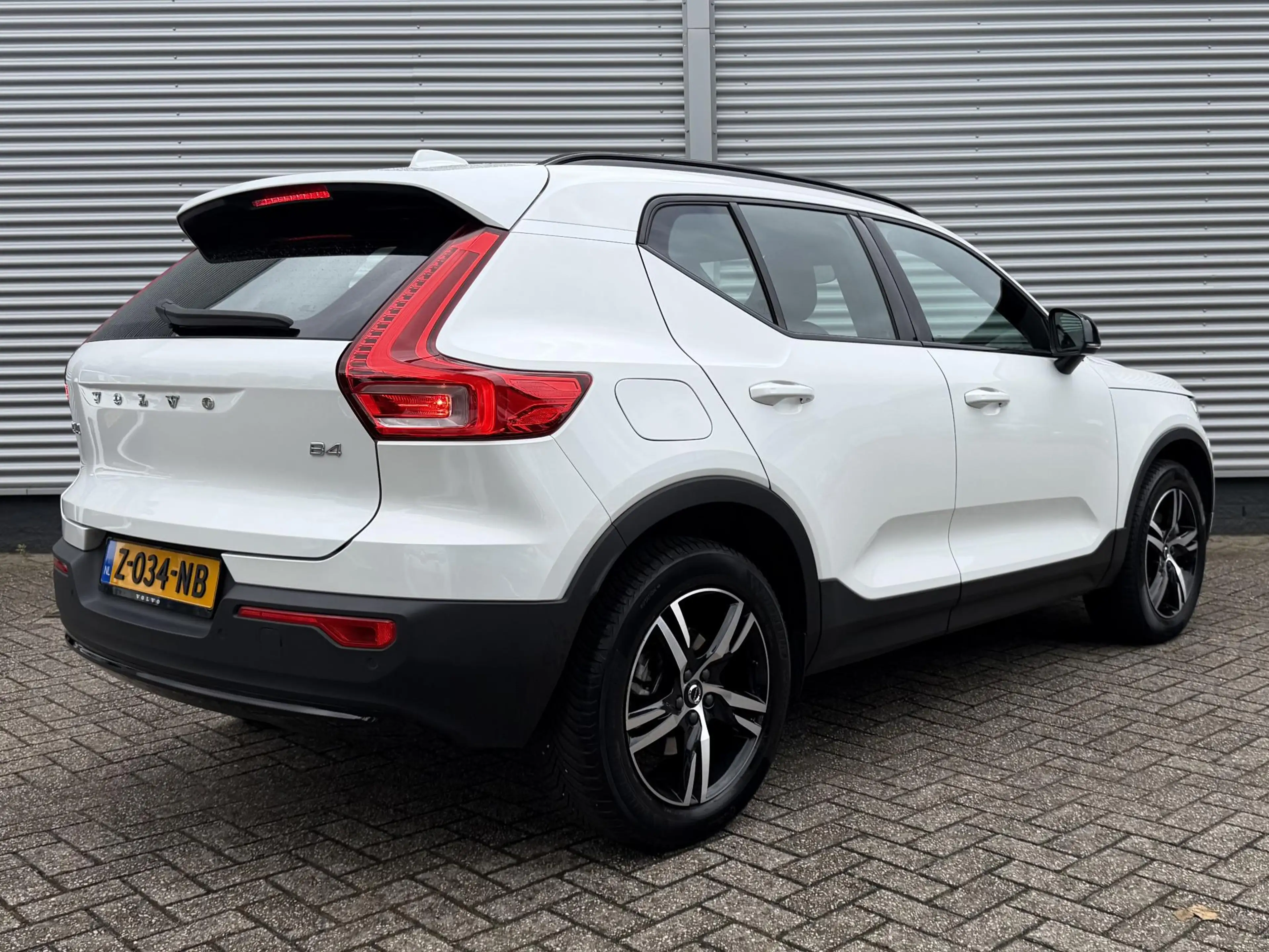 Volvo XC40 2.0 B4 Plus Dark | Trekhaak | Stoelverwarming | Me — photo 6