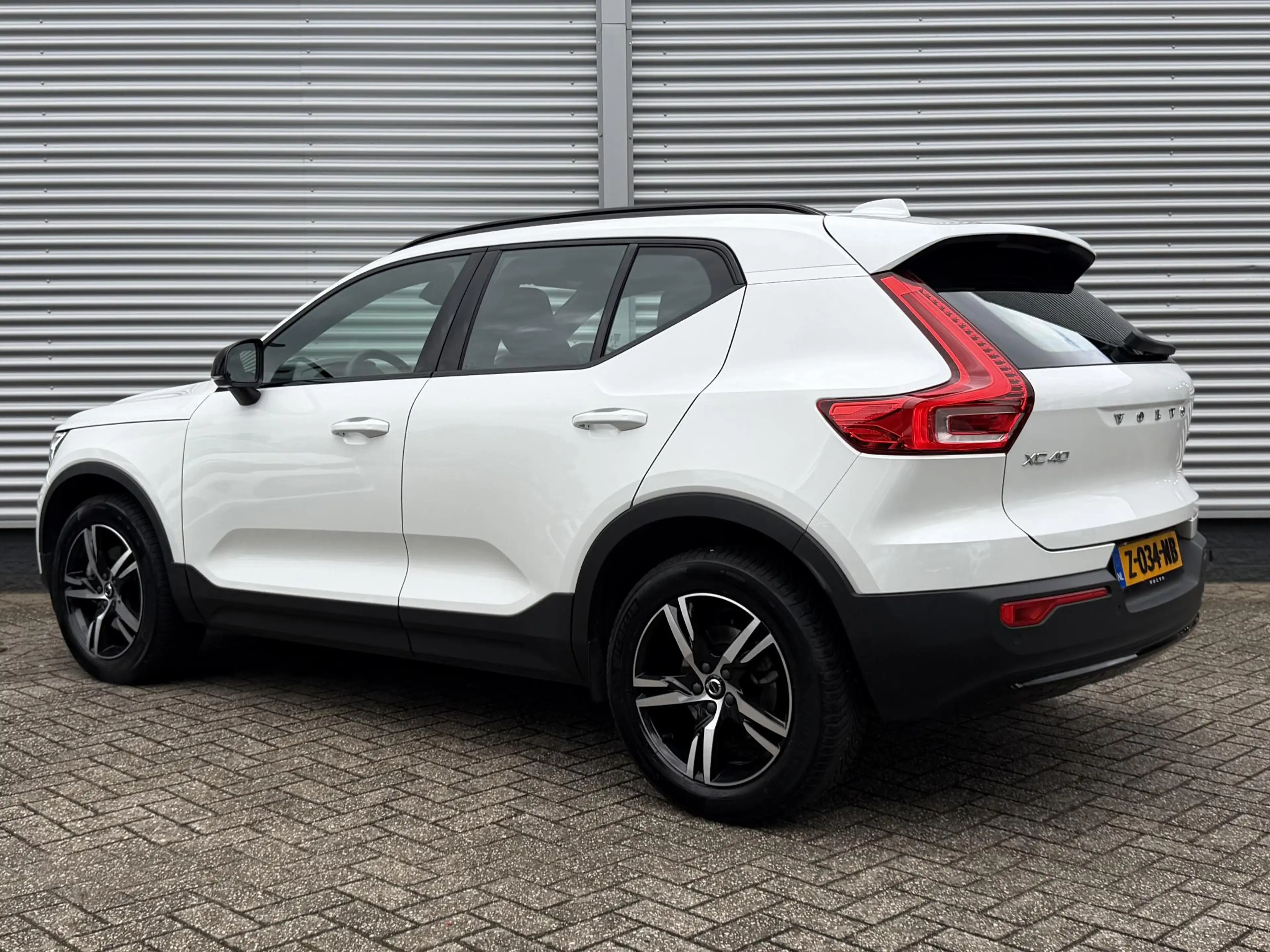 Volvo XC40 2.0 B4 Plus Dark | Trekhaak | Stoelverwarming | Me — photo 4