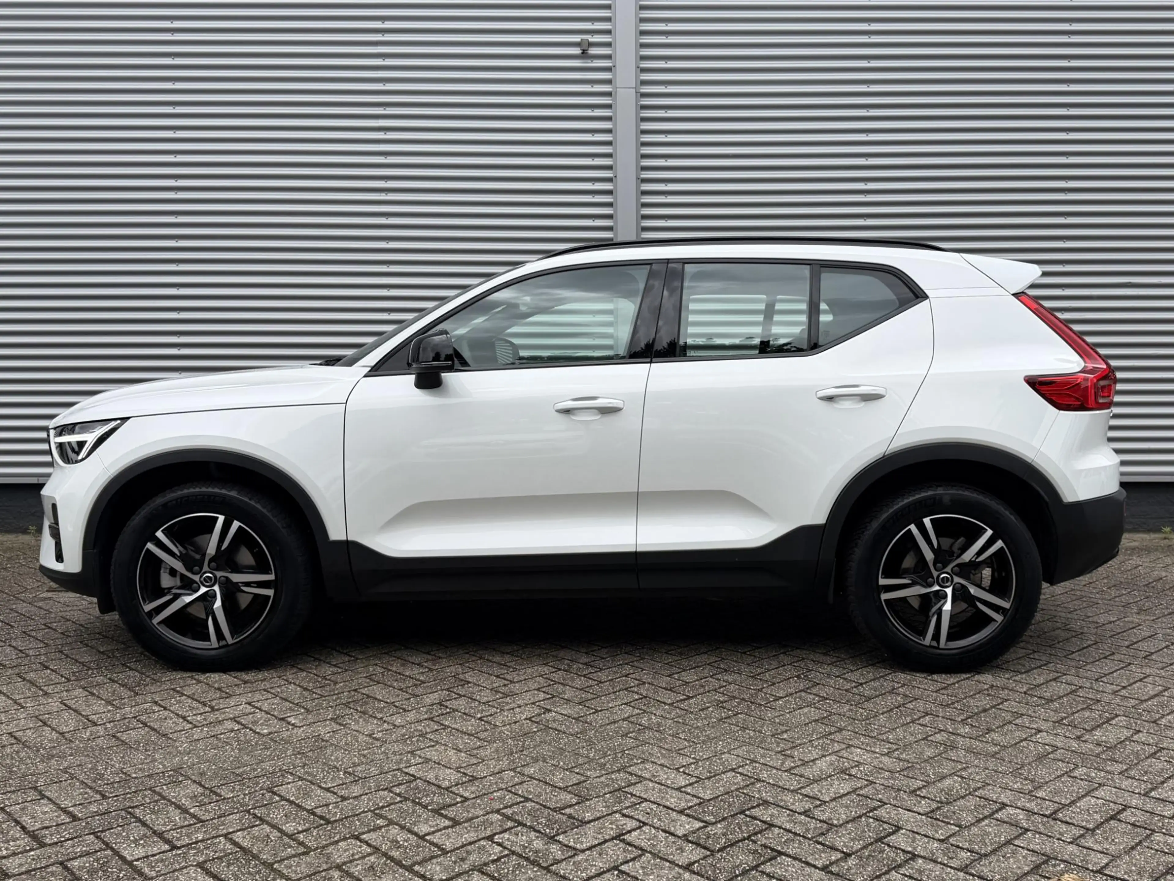 Volvo XC40 2.0 B4 Plus Dark | Trekhaak | Stoelverwarming | Me — photo 2