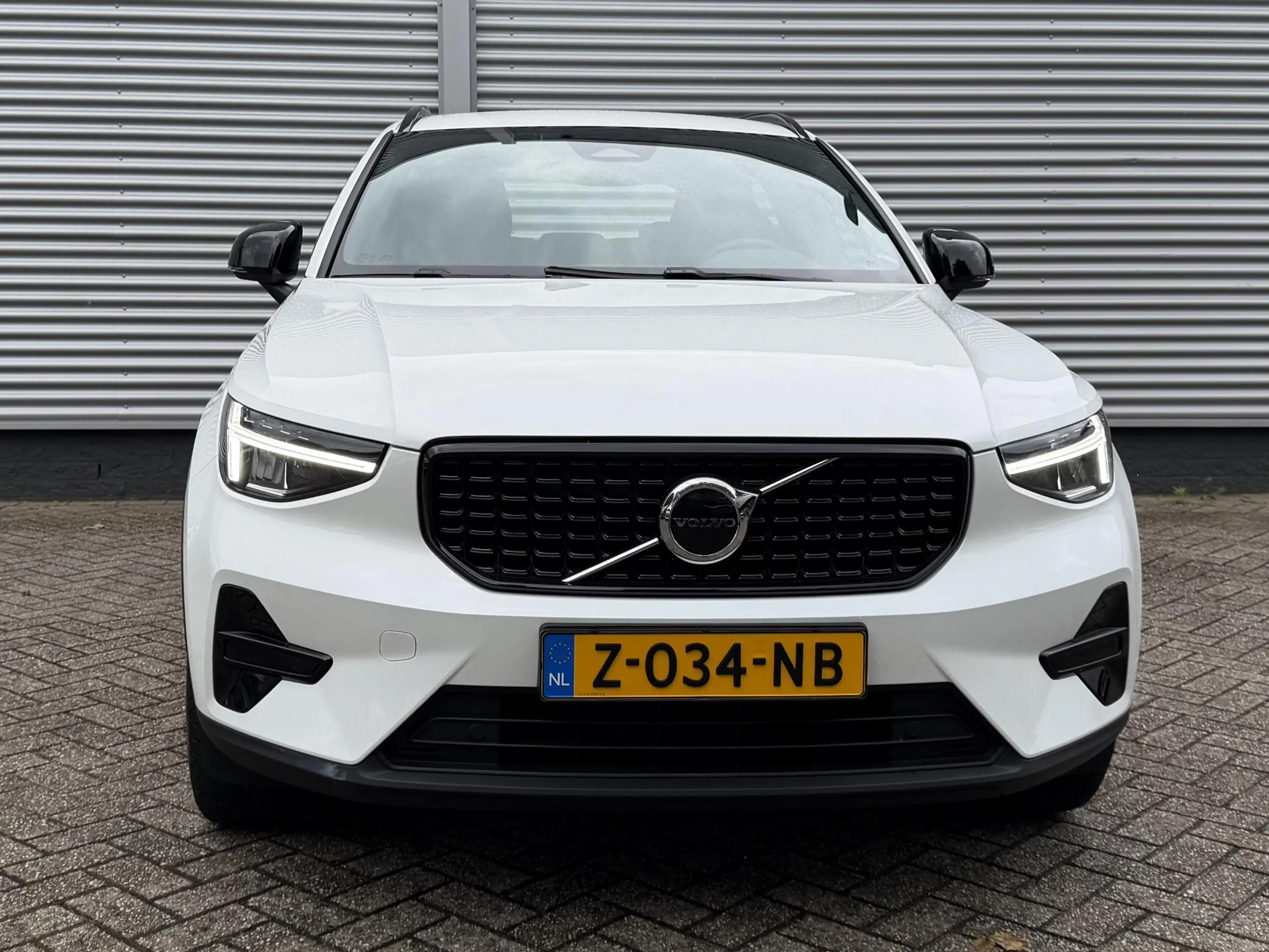 Volvo XC40 2.0 B4 Plus Dark | Trekhaak | Stoelverwarming | Me — photo 9