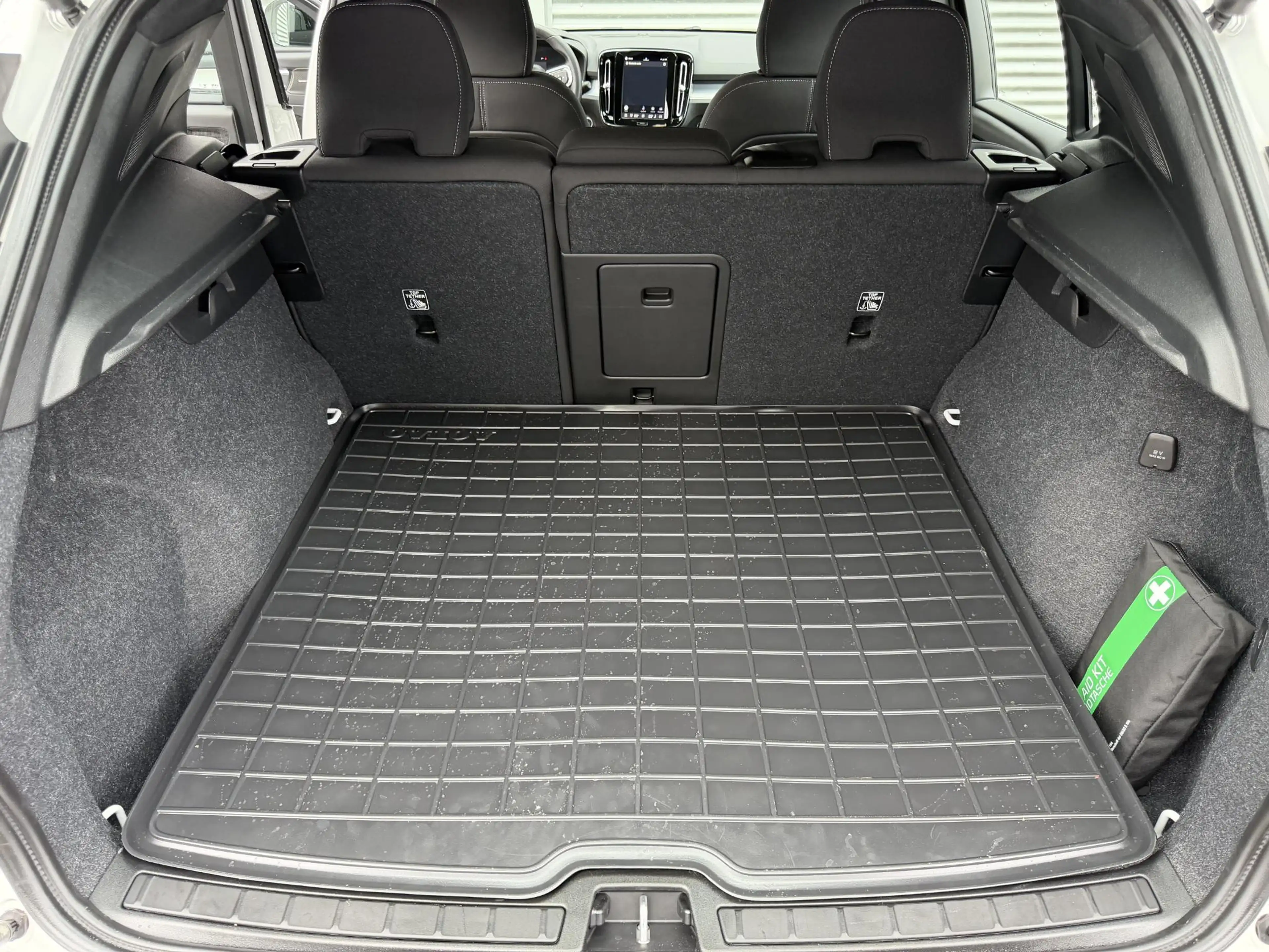 Volvo XC40 2.0 B4 Plus Dark | Trekhaak | Stoelverwarming | Me — photo 12