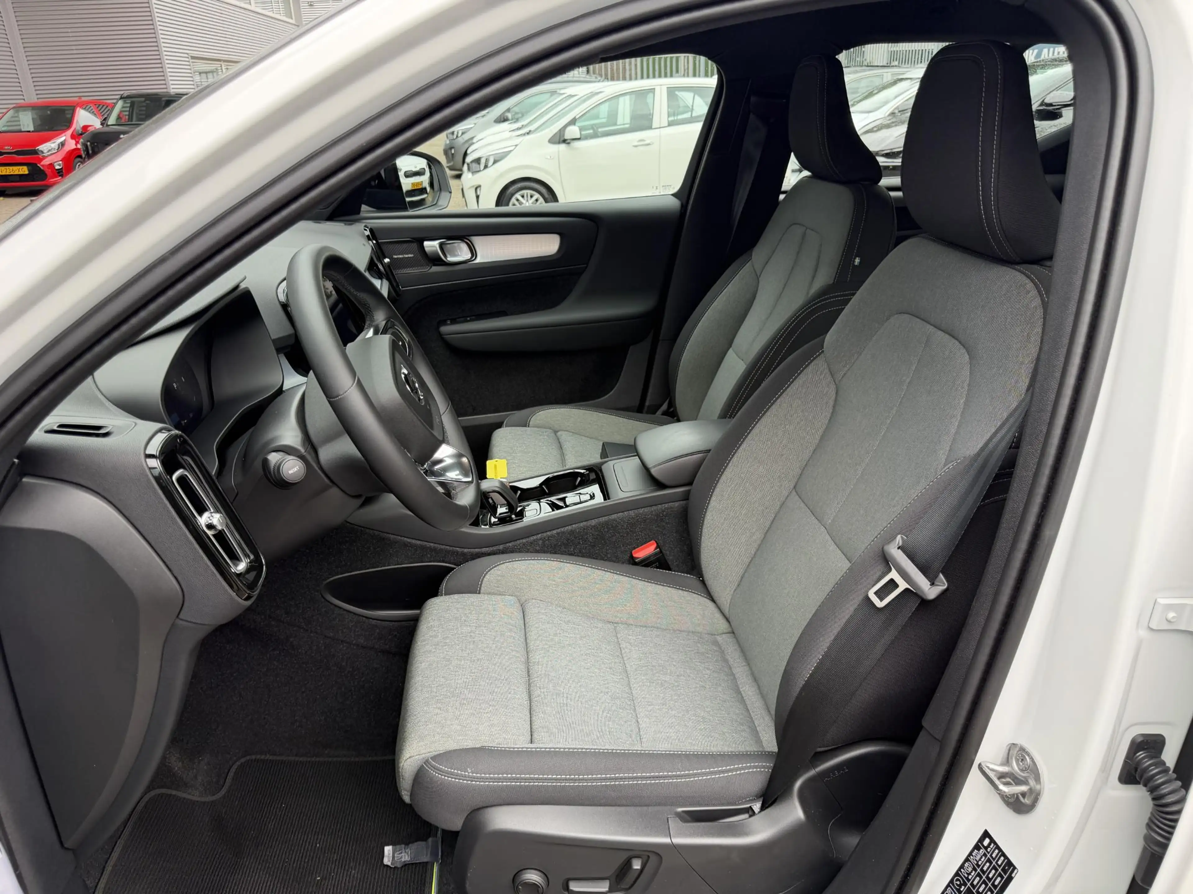 Volvo XC40 2.0 B4 Plus Dark | Trekhaak | Stoelverwarming | Me — photo 10