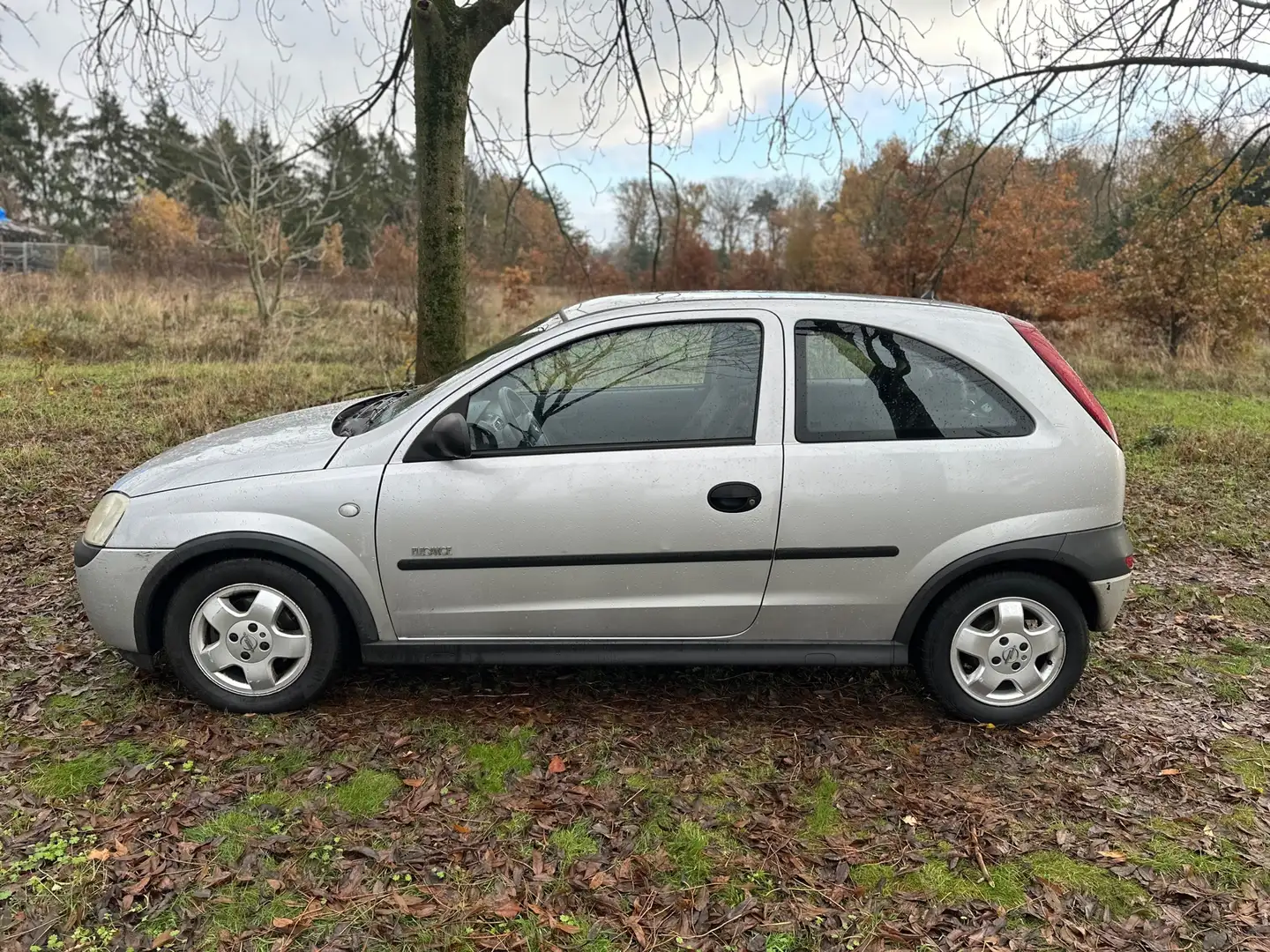 Opel Corsa 1.4-16V Comfort AUTOMAAT APK t/m 05-01-2027 Grijs - 2