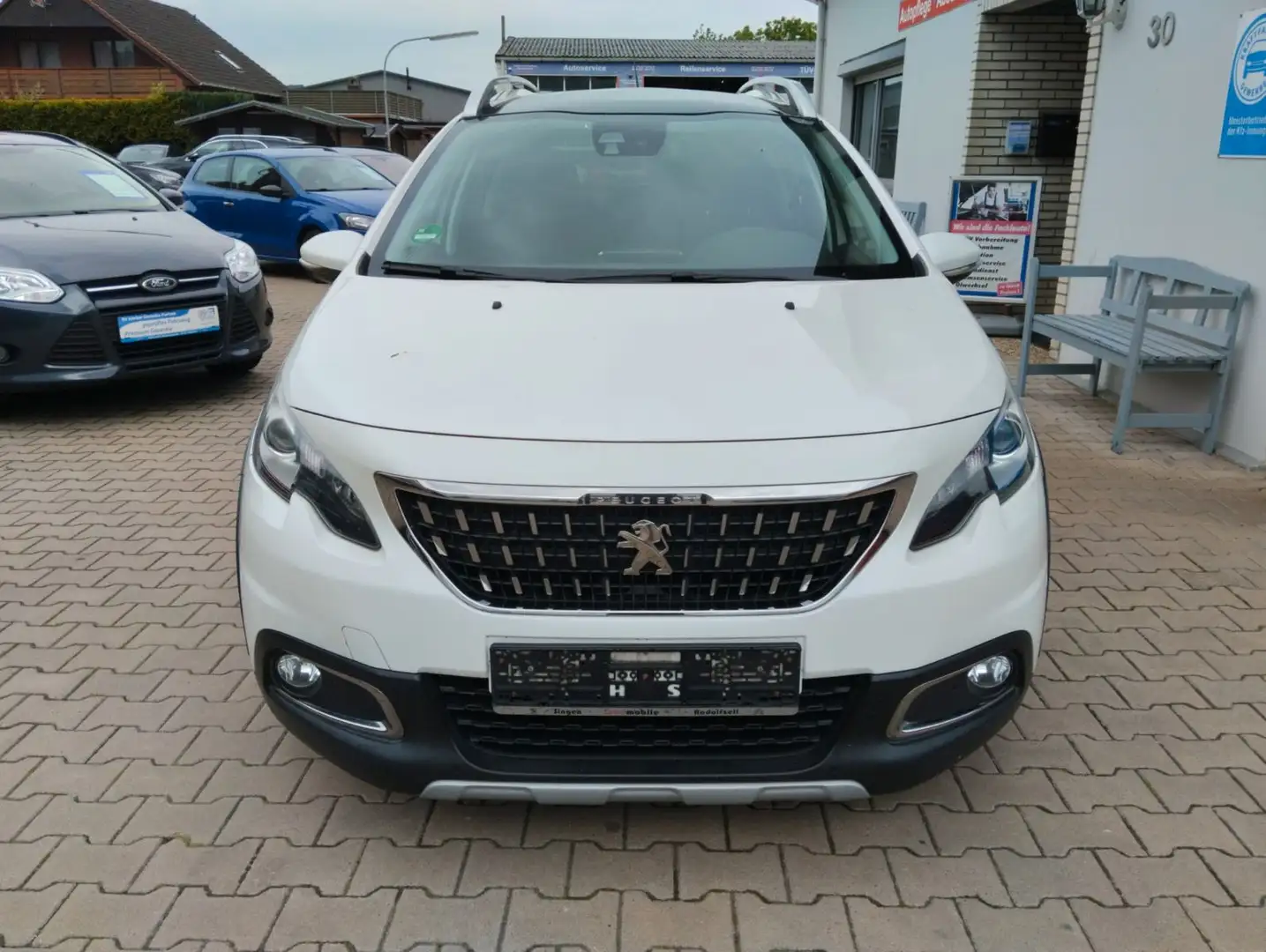 Peugeot 2008 Allure TÜV-AU 12-2025 Bílá - 2