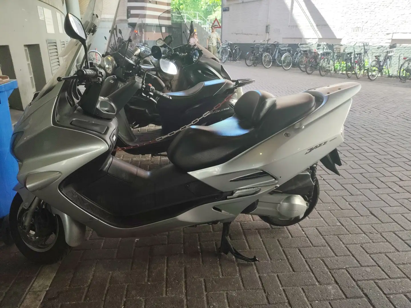 Honda Jazz 250 Motorscooter Silber - 1