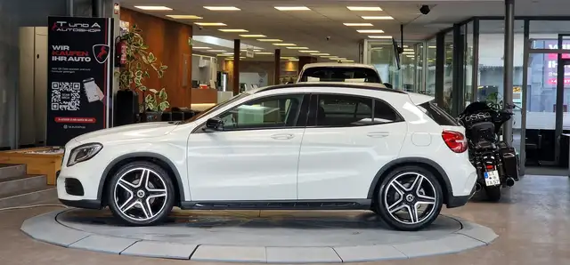 Mercedes-Benz Gla view 4