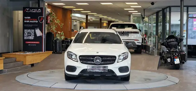 Mercedes-Benz Gla view 2