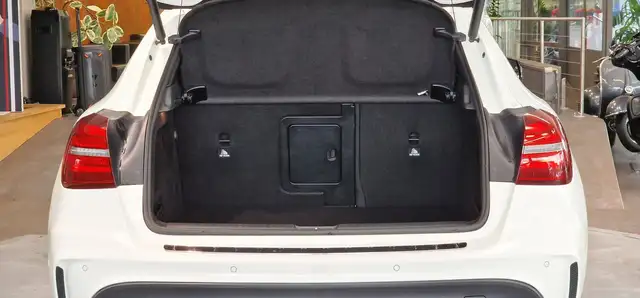 Mercedes-Benz Gla view 9