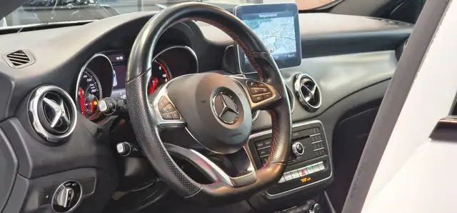 Mercedes-Benz Gla view 12