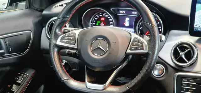 Mercedes-Benz Gla view 13