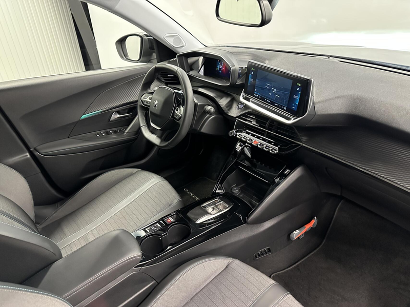Peugeot e-2008 EV Allure Pack 50 kWh 3 FASE CAMERA ECC CRUISE CAR — photo 12